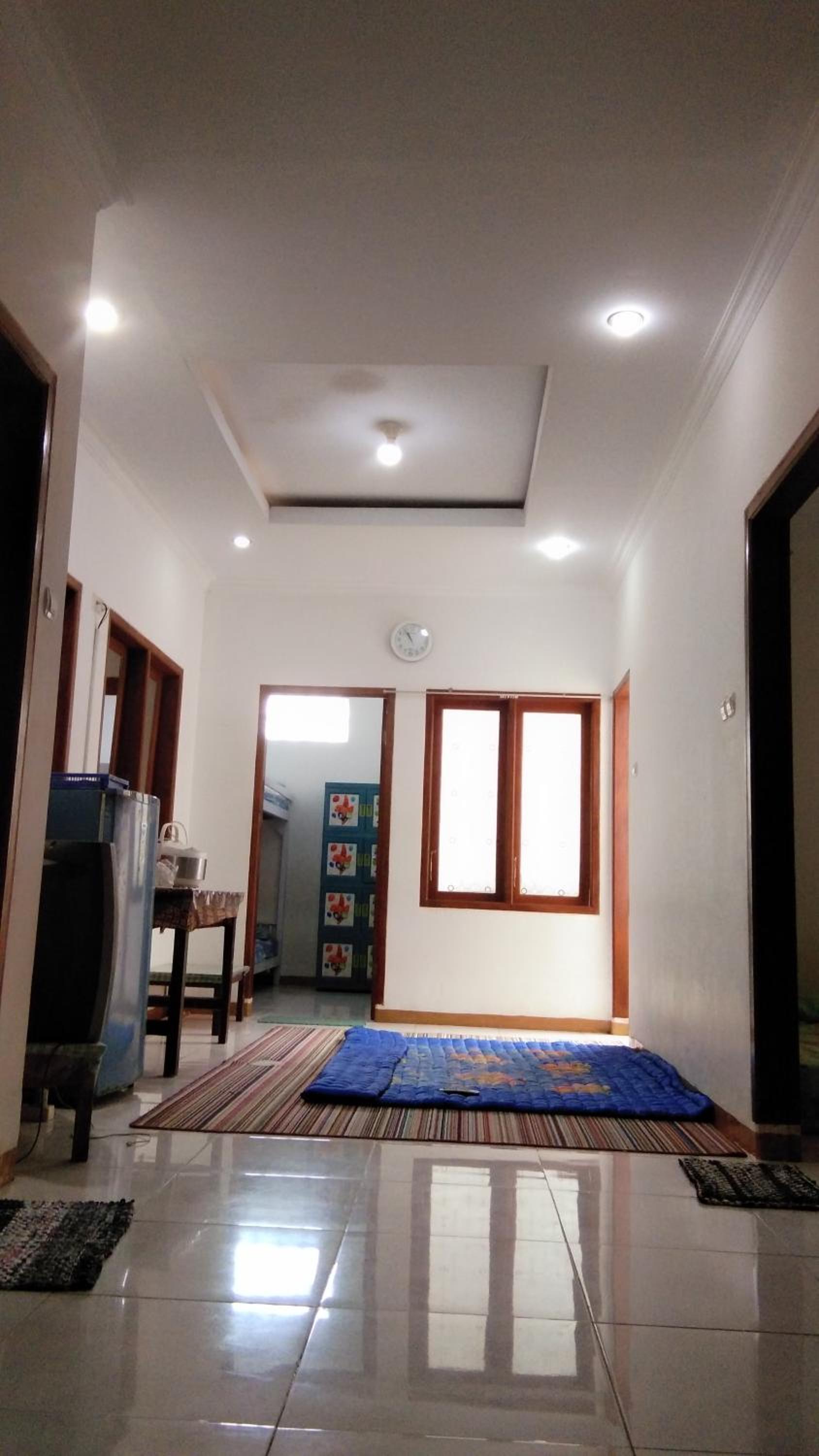 Standard Double Room with Shared Bathroom - Photo 4