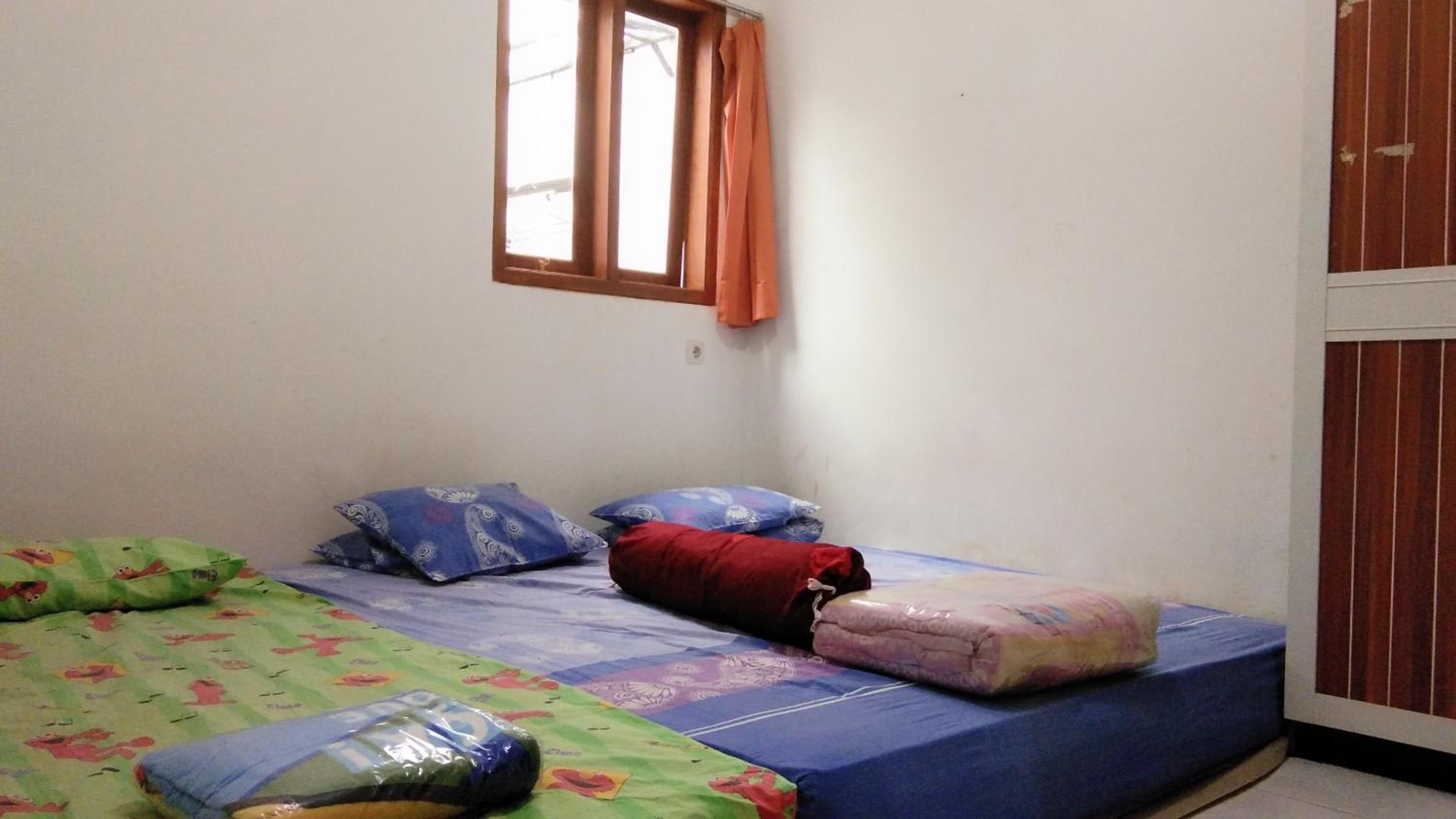 Standard Double Room with Shared Bathroom - Photo 1