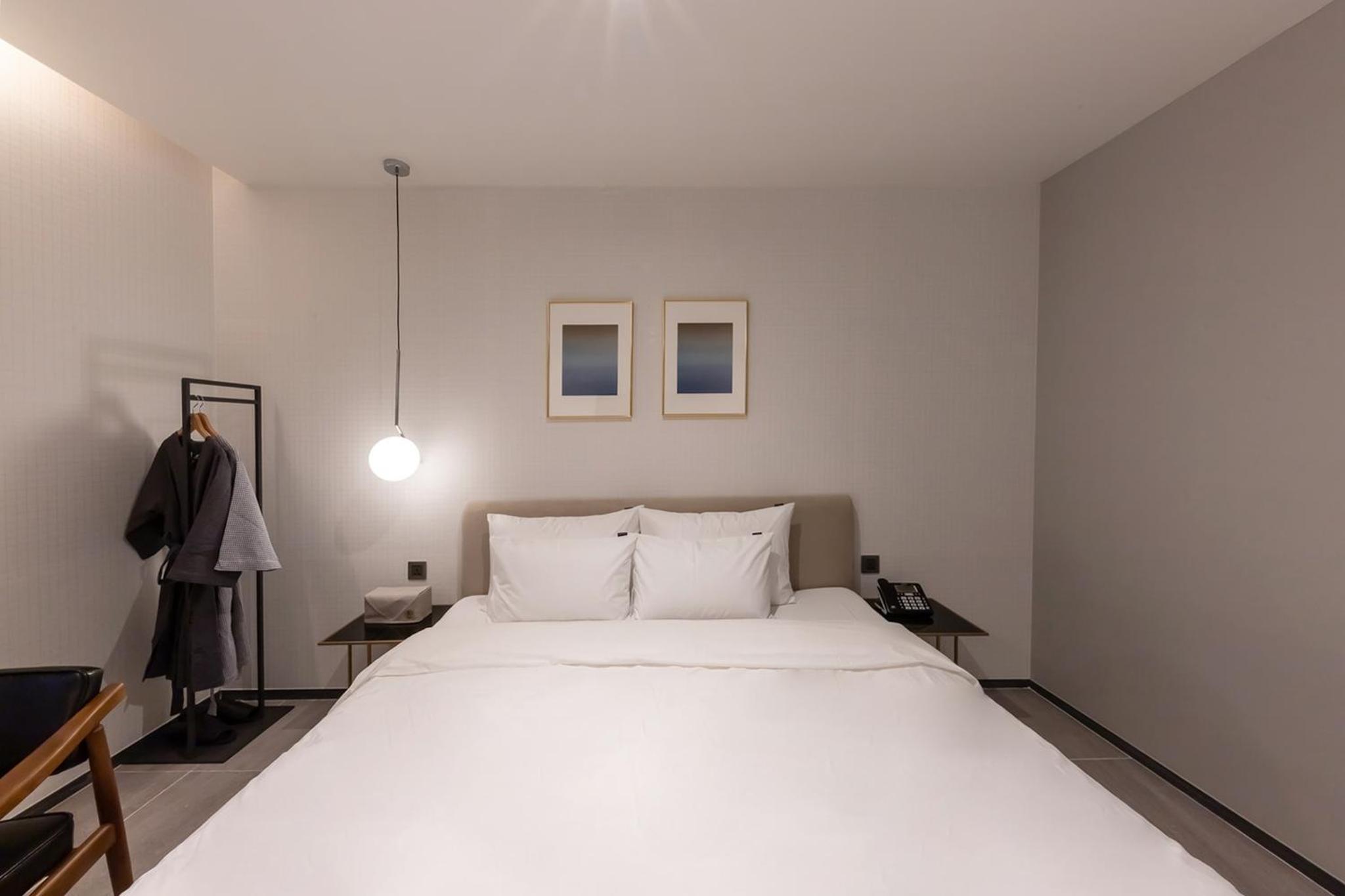 Standard Double Room - Photo 13