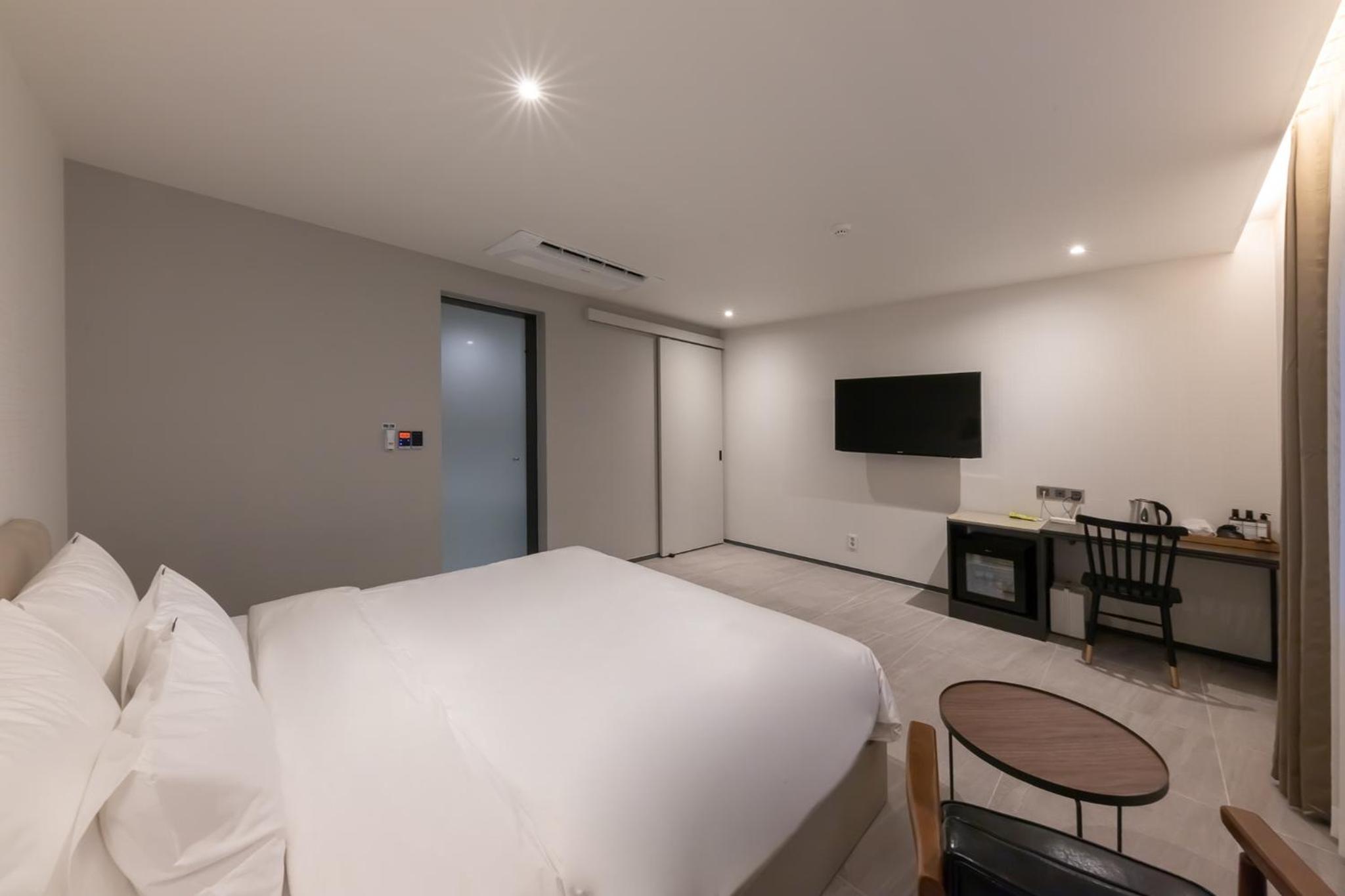 Standard Double Room - Photo 5