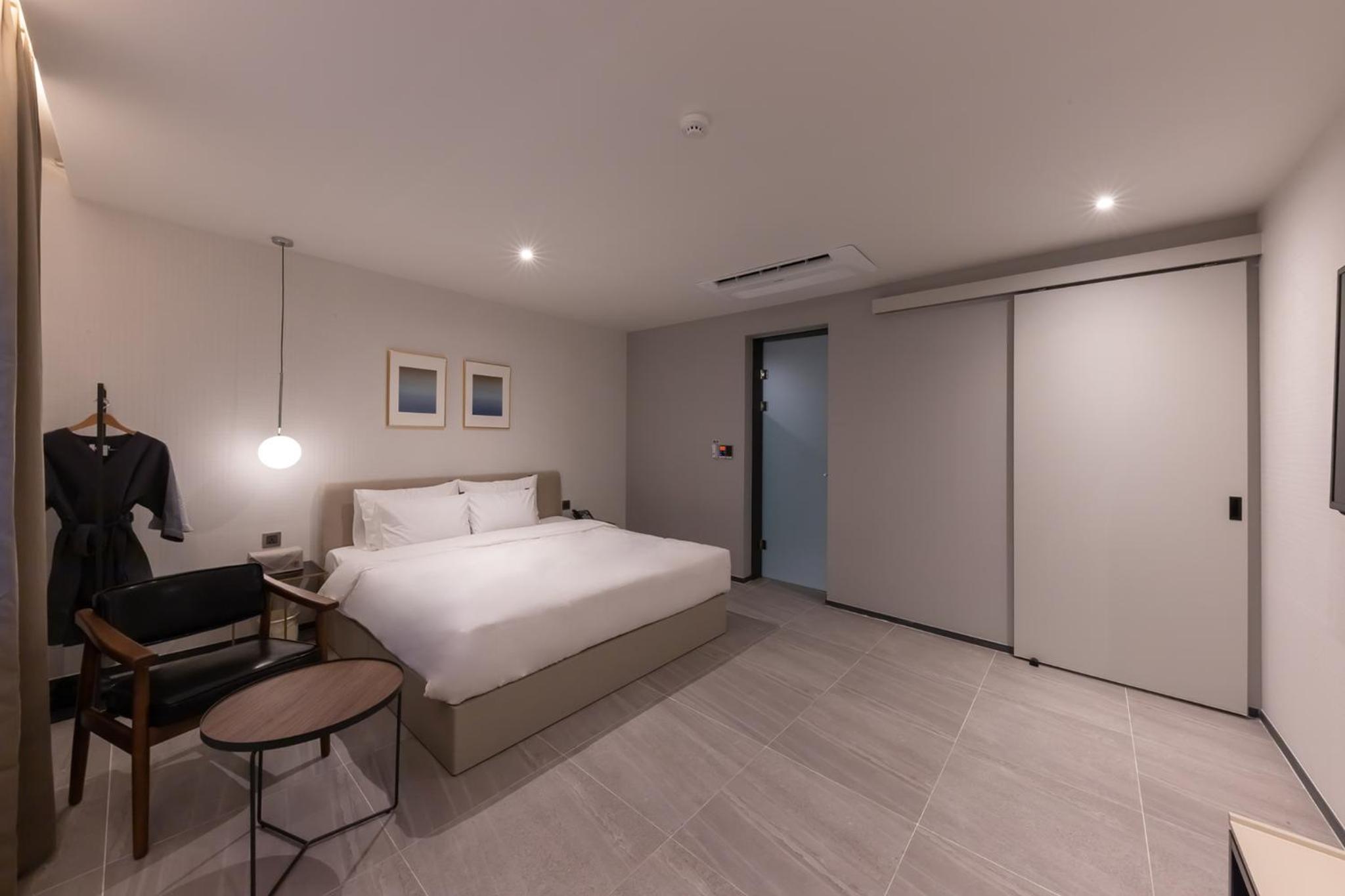 Standard Double Room - Photo 7