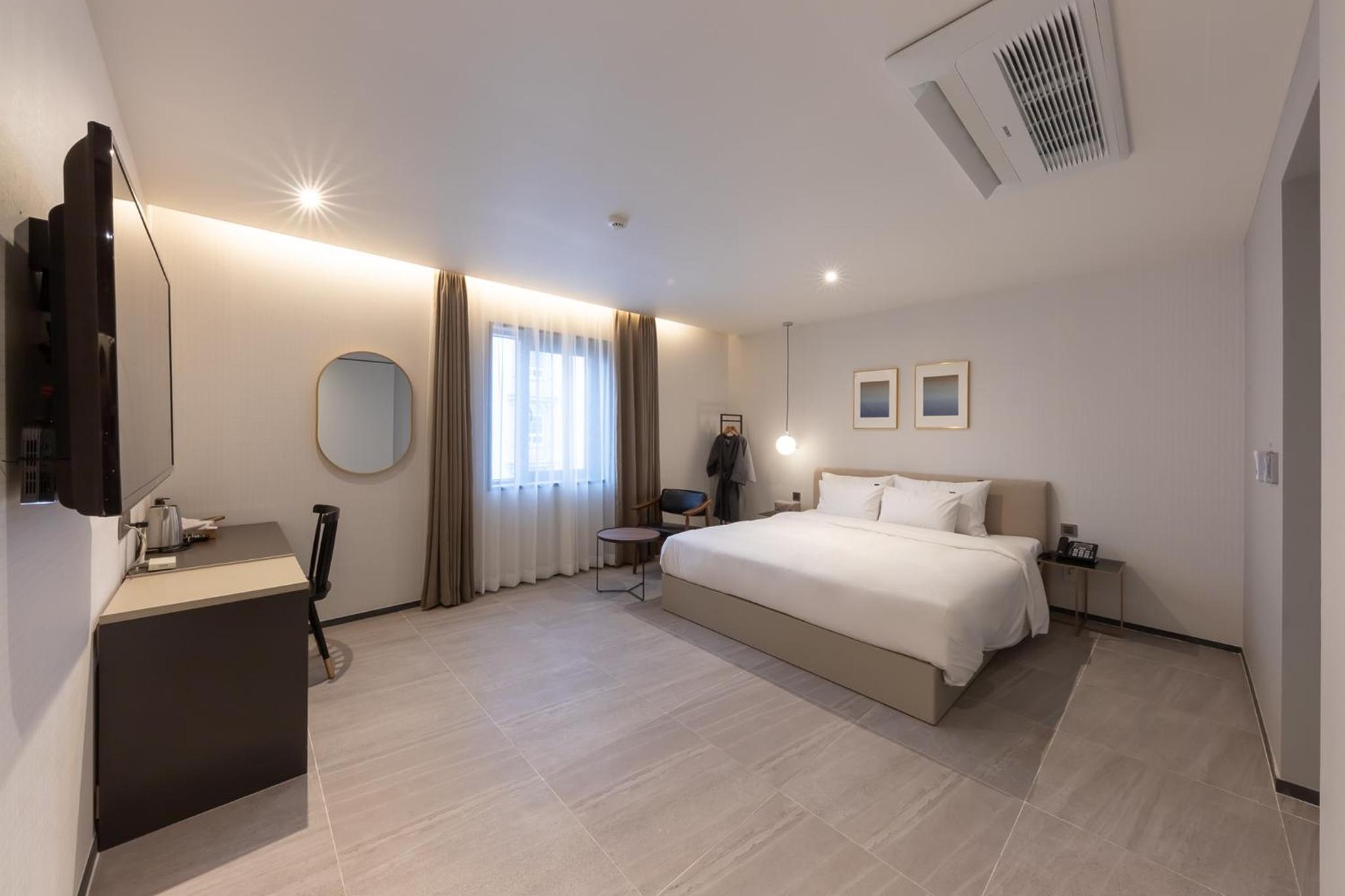 Standard Double Room - Photo 8