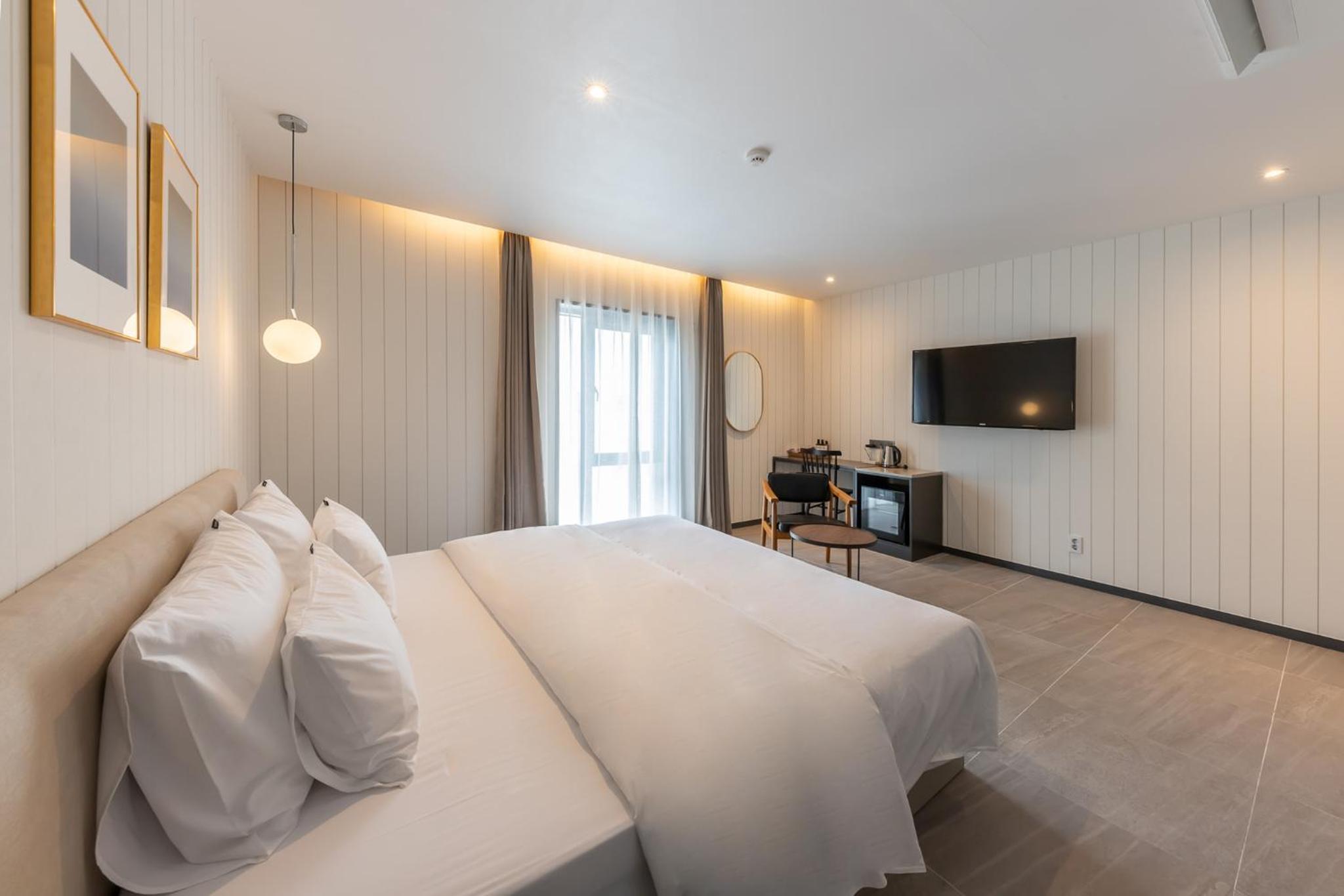 Standard Double Room - Photo 10