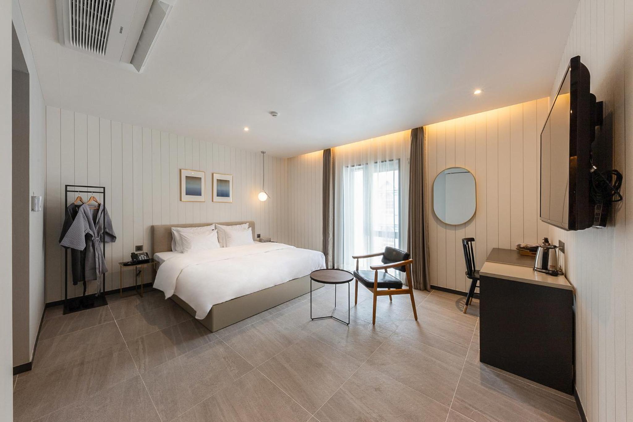 Standard Double Room - Photo 12