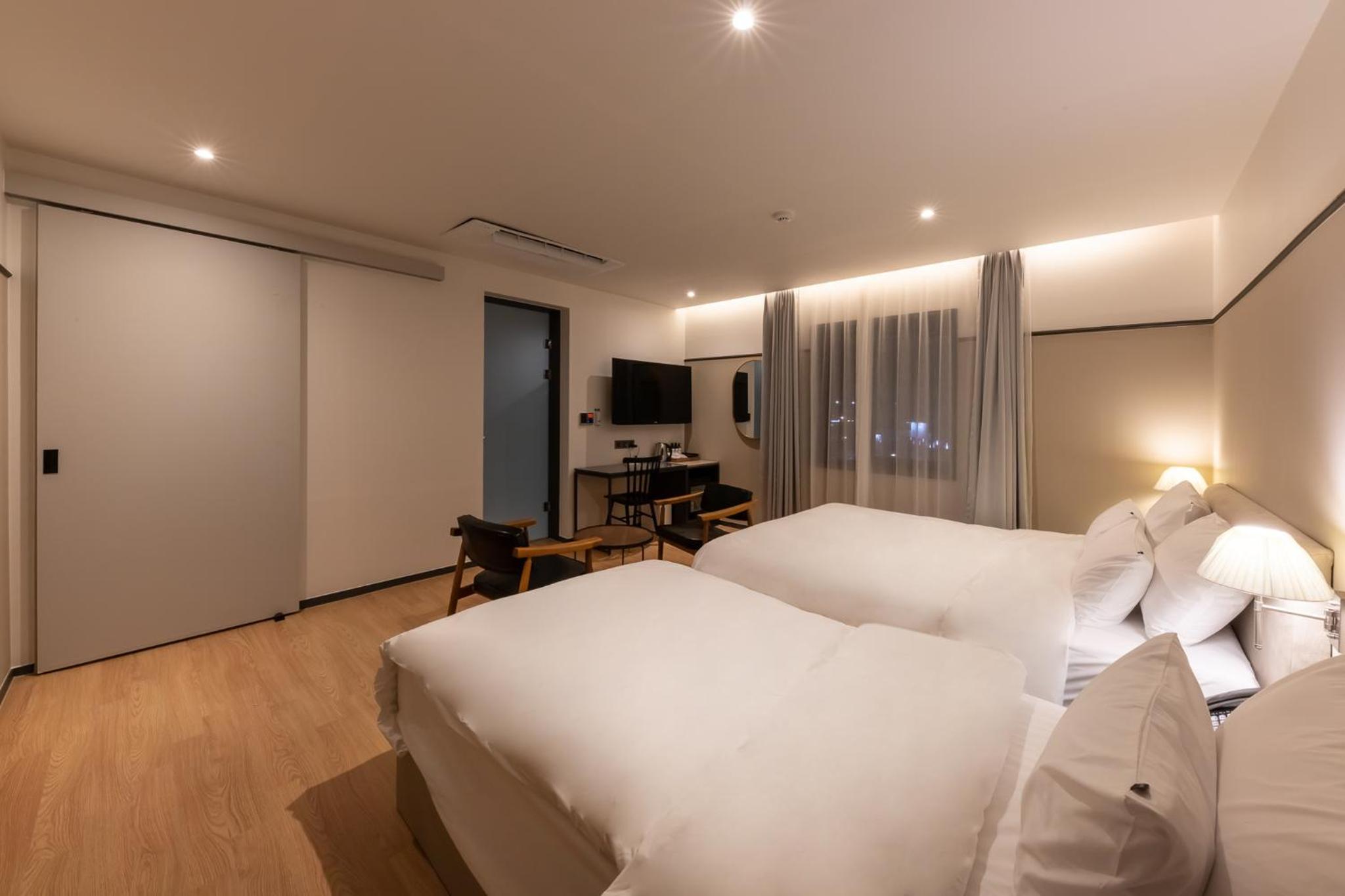 Deluxe Twin Room - Photo 3