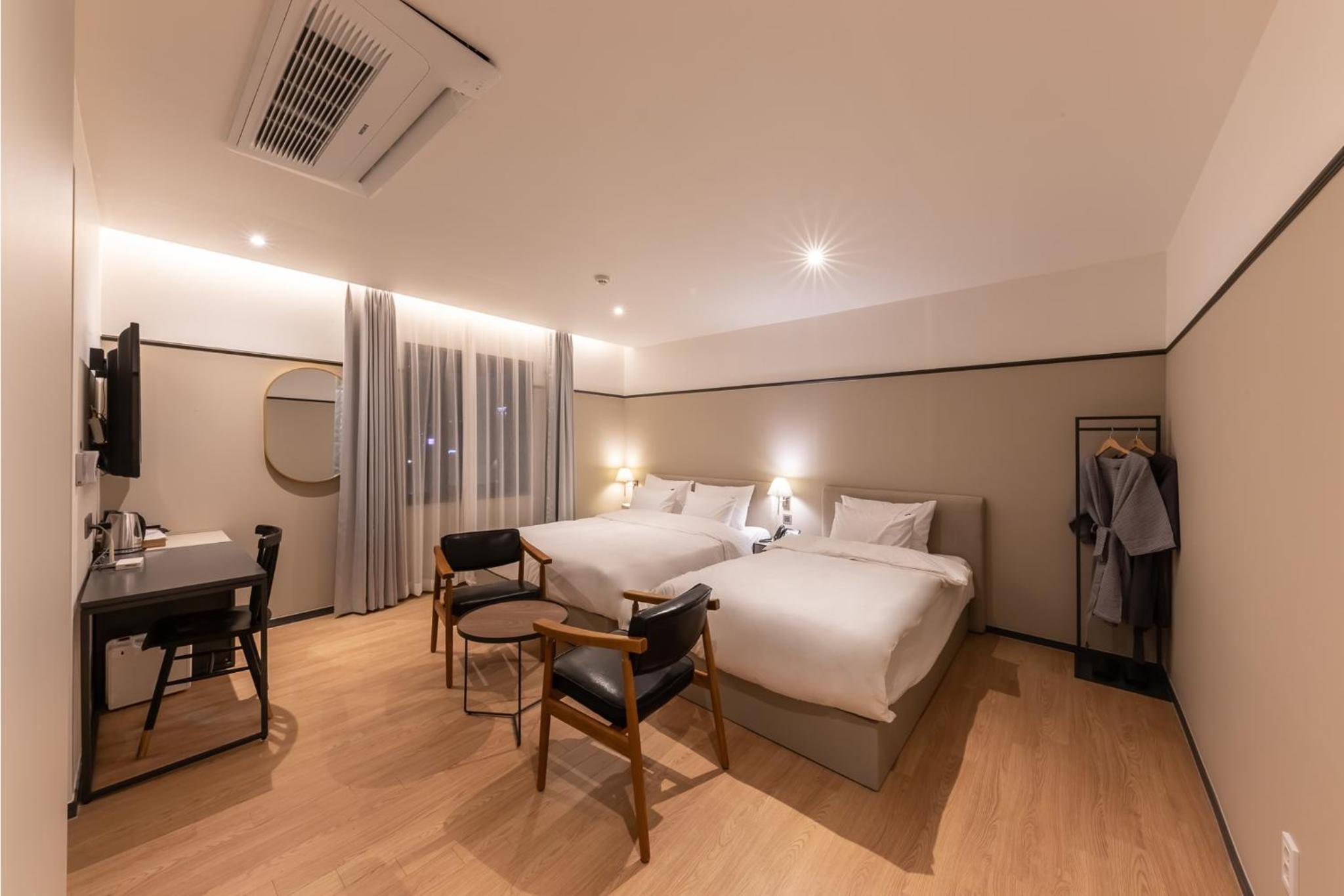Deluxe Twin Room - Photo 2