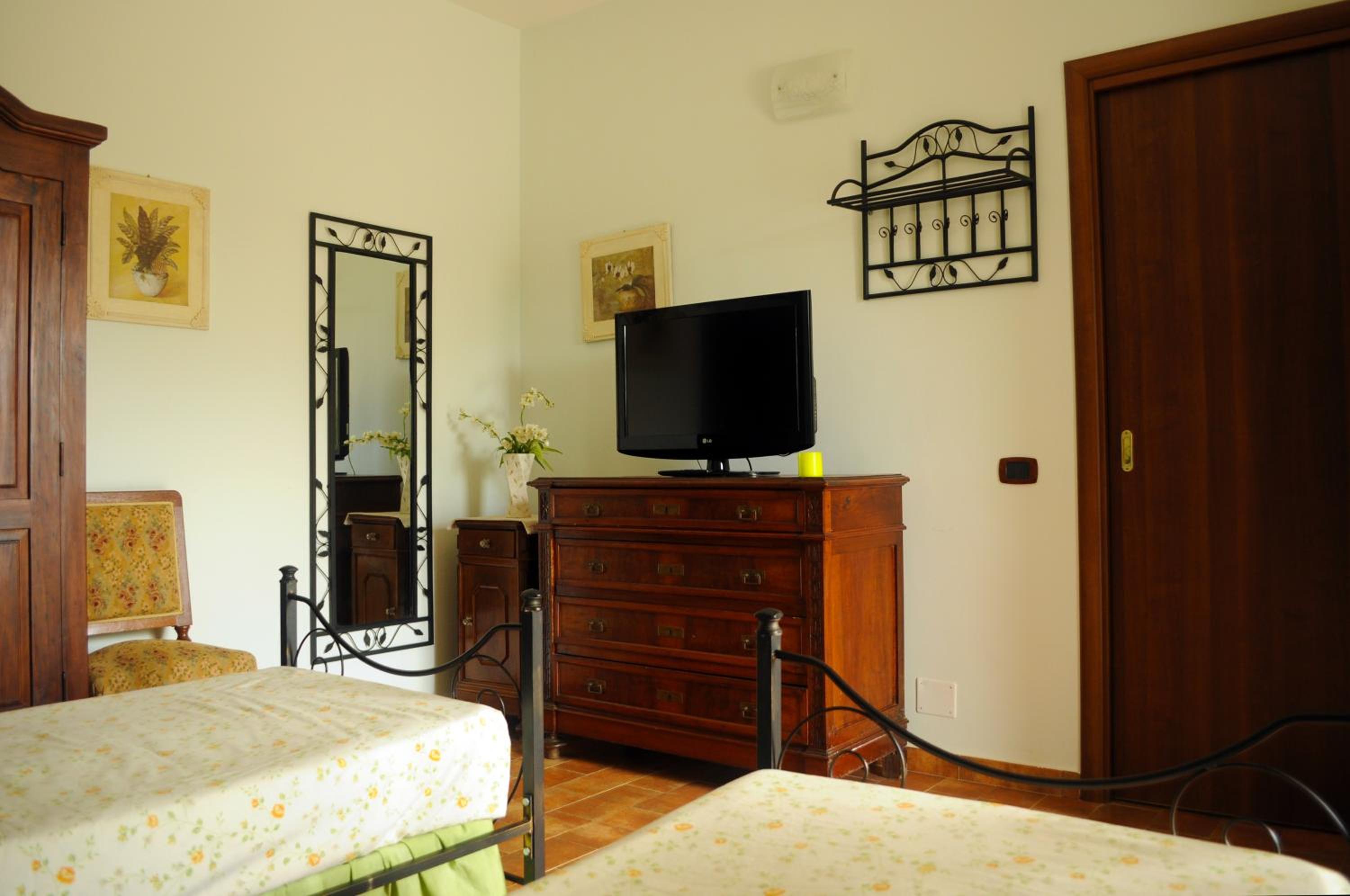 Family Room - Disability Access - Photo 7