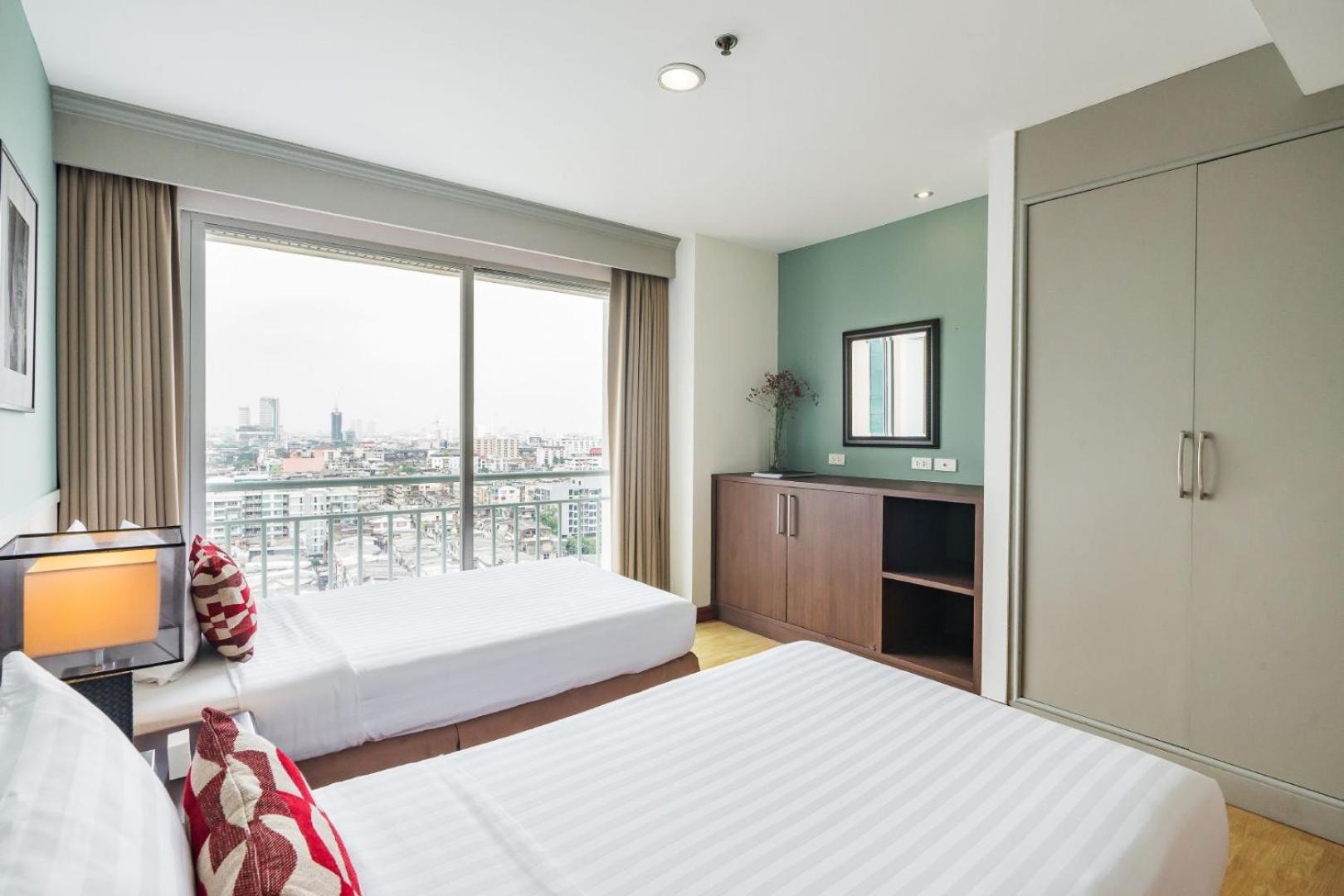 Deluxe Suite with Kitchen and Bathtub