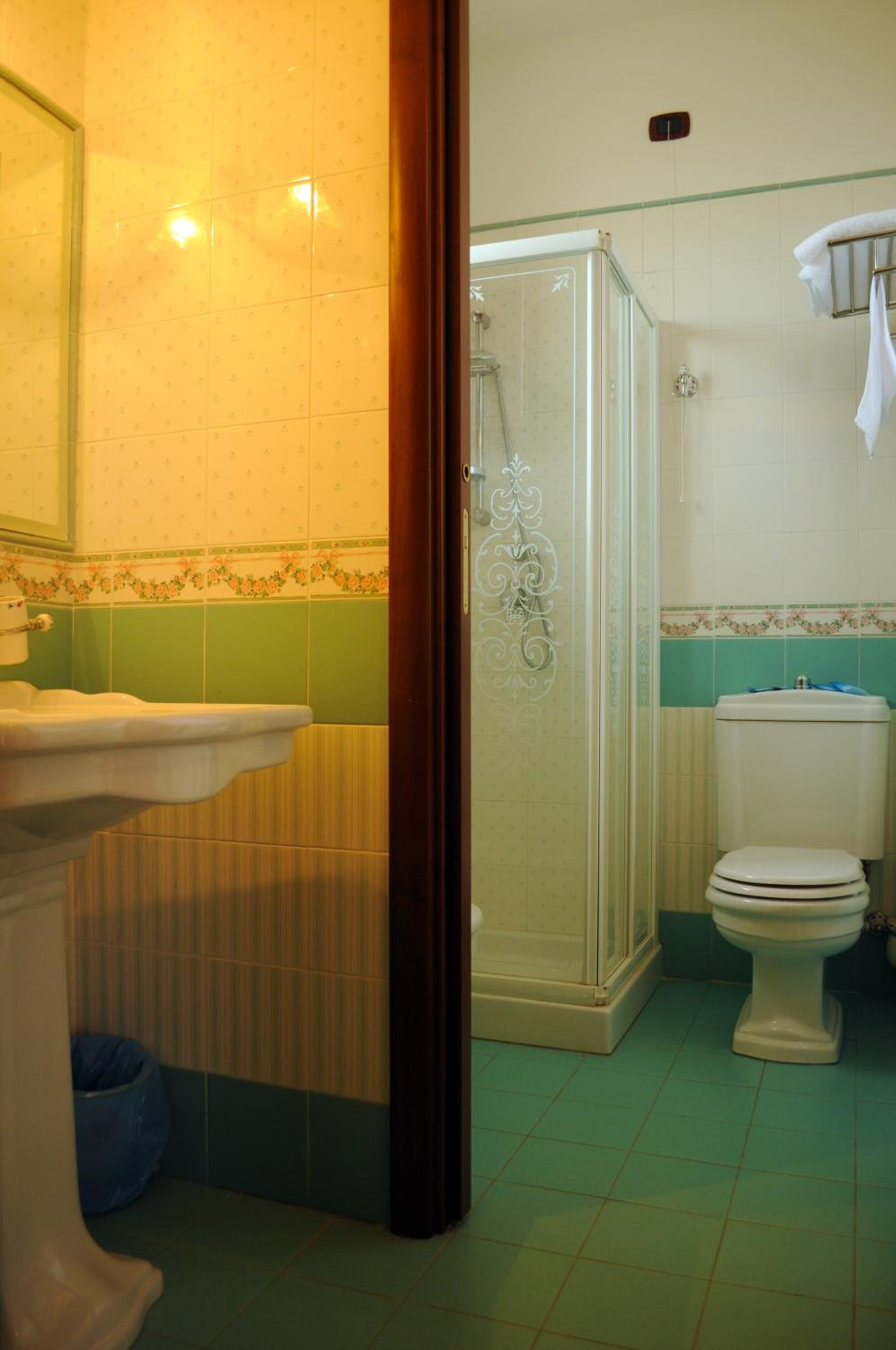 Family Room - Disability Access - Photo 9