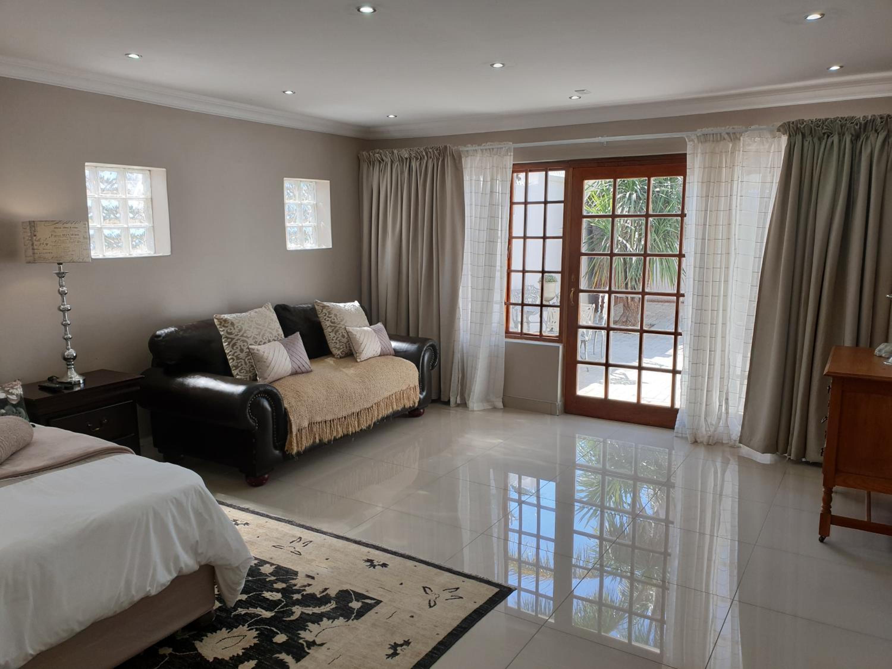 Studio Apartment - Photo 6