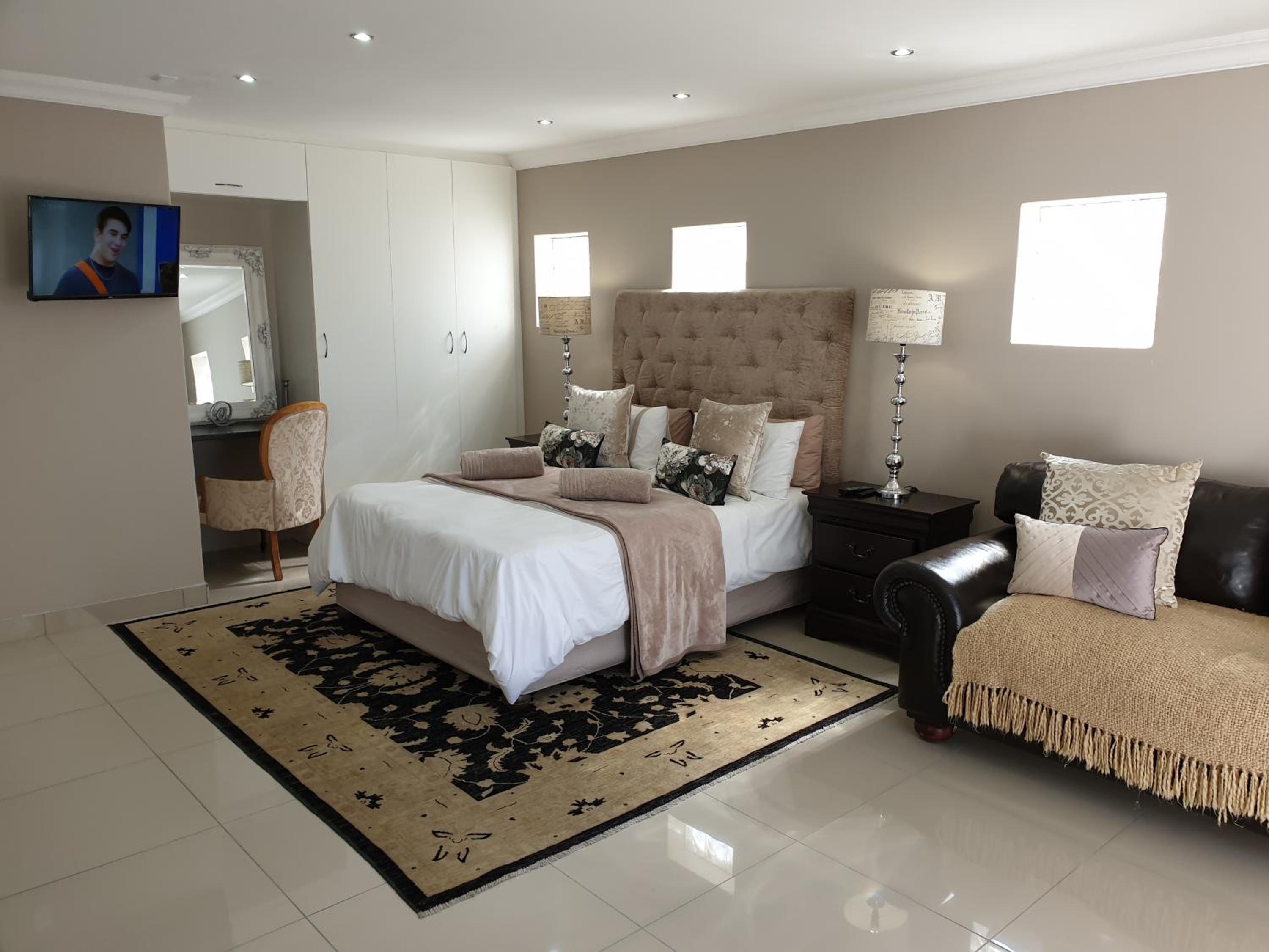 Studio Apartment - Photo 4