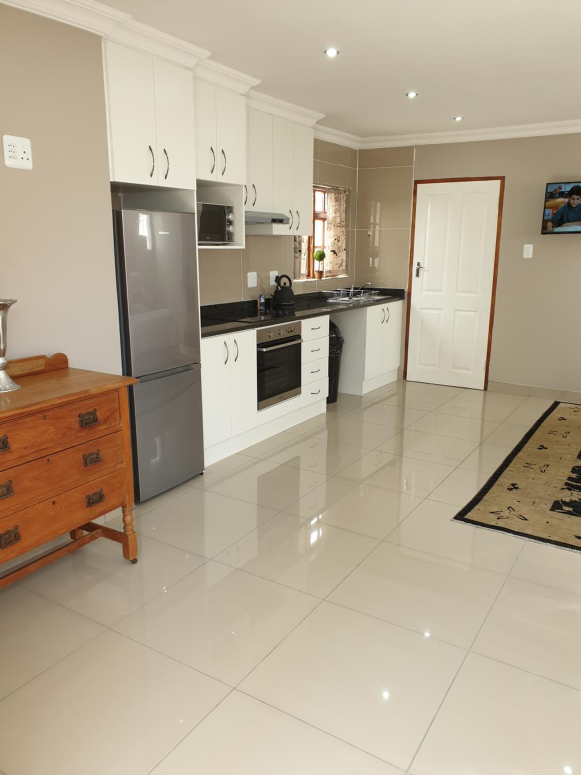 Studio Apartment - Photo 3
