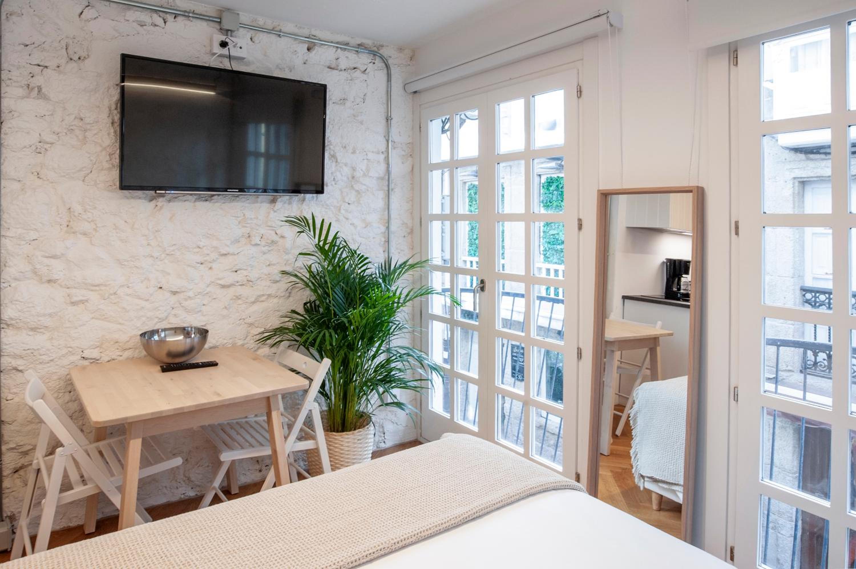 One-Bedroom Apartment - Photo 4