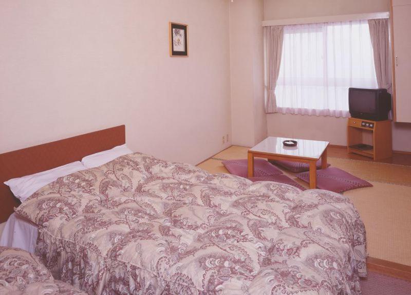 Japanese-Style Room with Tatami Area - Photo 1