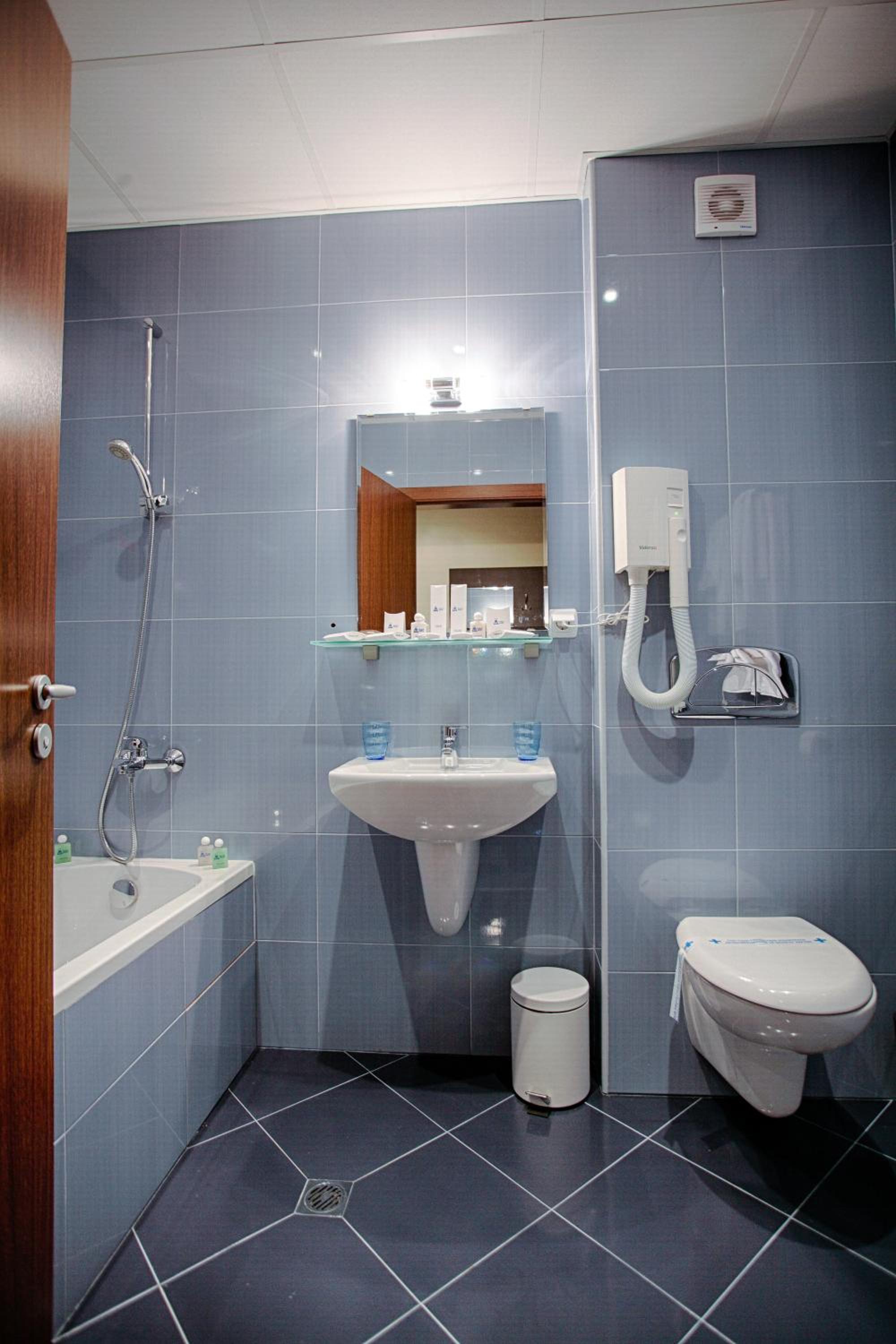 Business Suite Twin - New Wing - Photo 3