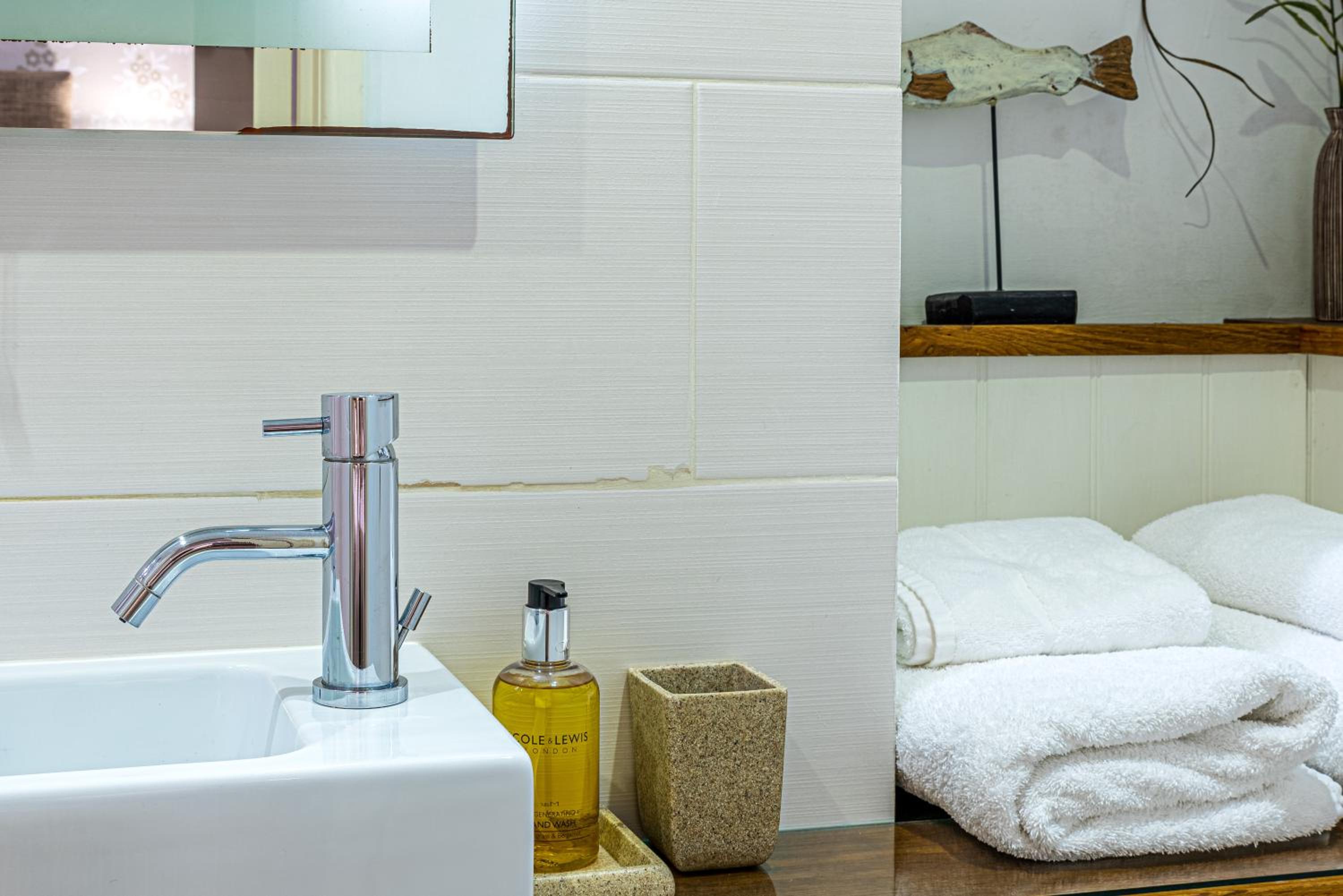 Standard Double or Twin Room - Photo 2