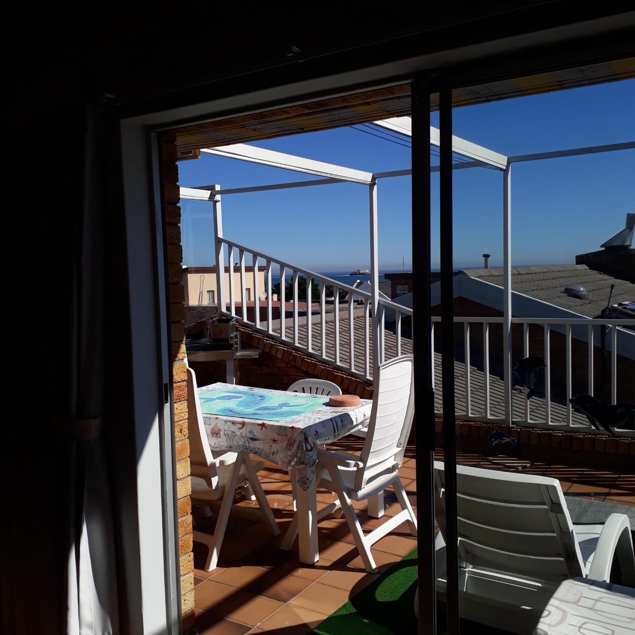 Apartment with Balcony - Photo 11
