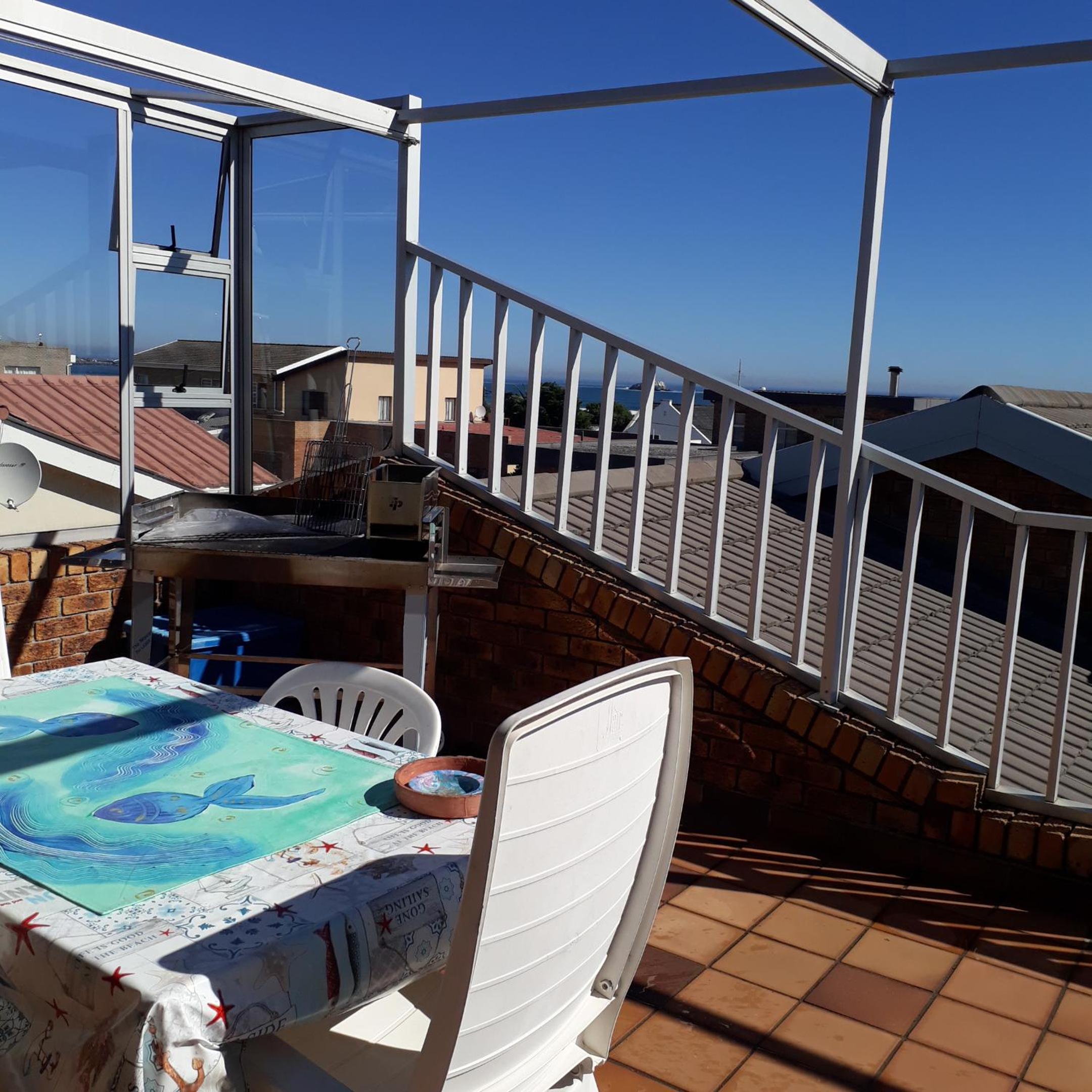 Apartment with Balcony - Photo 25