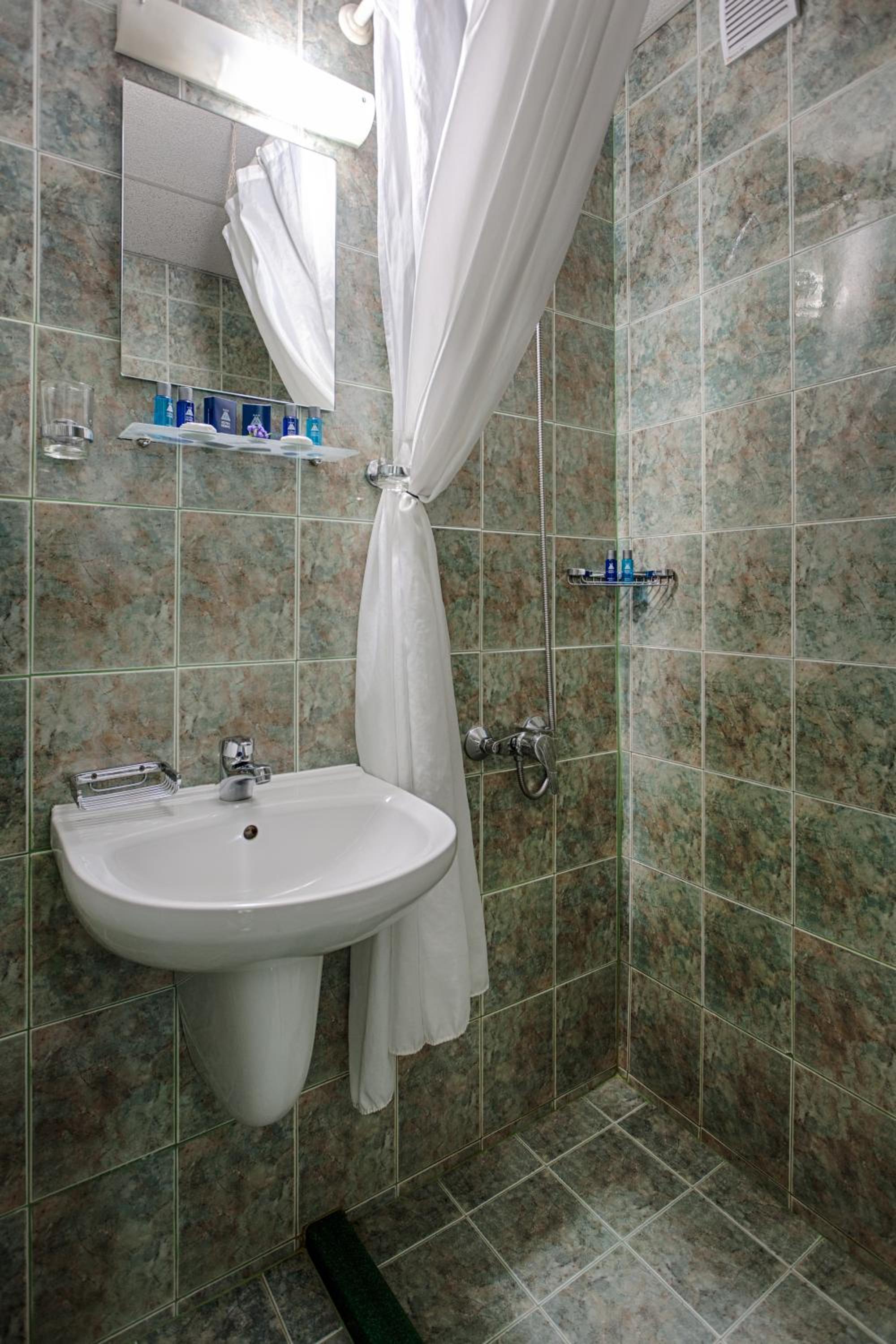 Twin Room - Photo 4