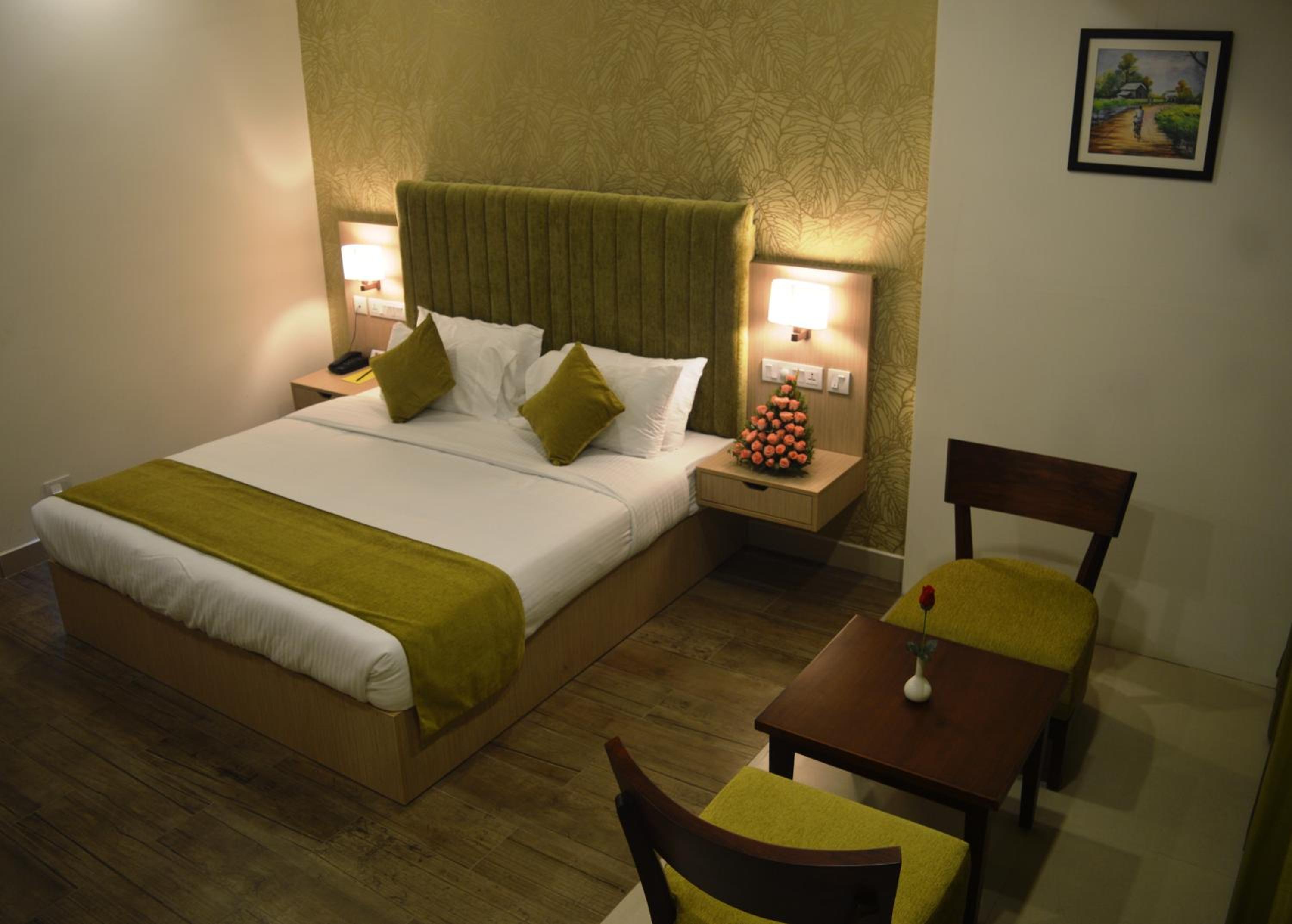 Large Double Room - Photo 1