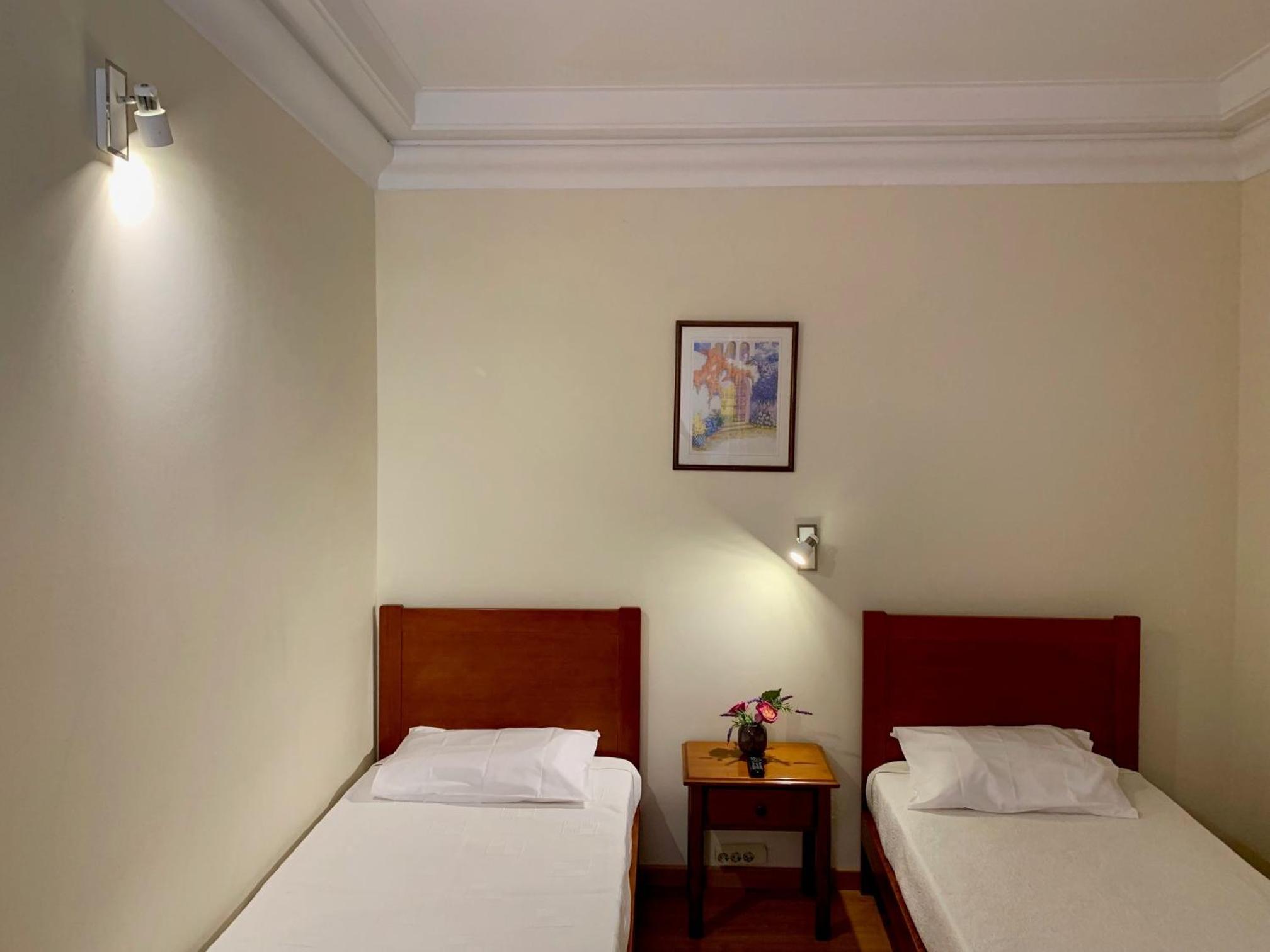 Twin Room - Photo 1