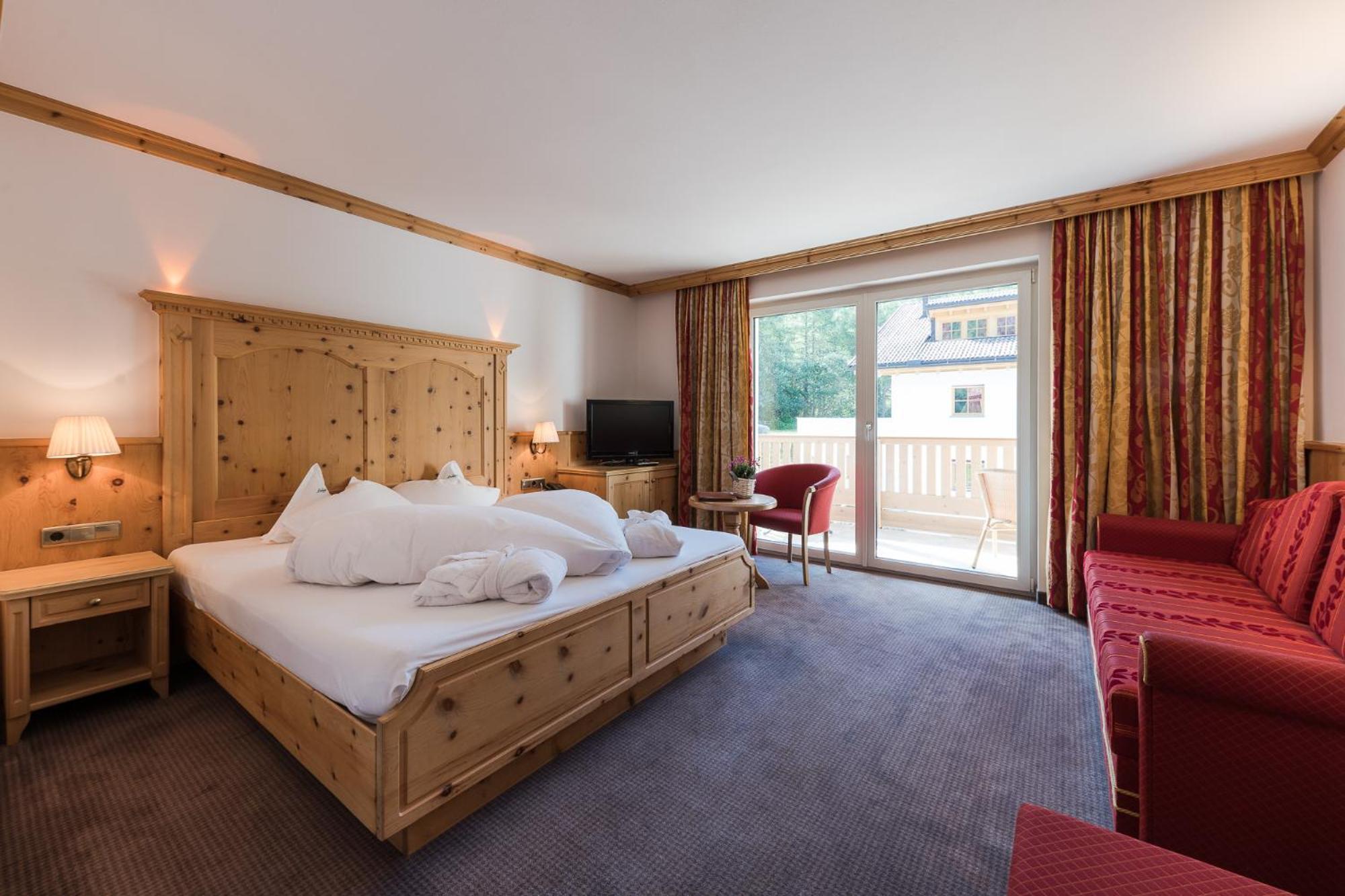 Comfort Double Room with Balcony and Mountain View