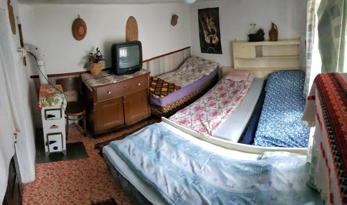 Economy Quadruple Room with Shared Bathroom photo 1