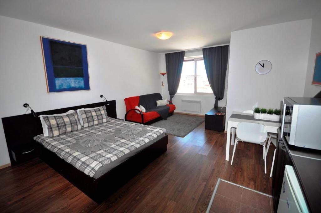 Studio Apartment photo 2