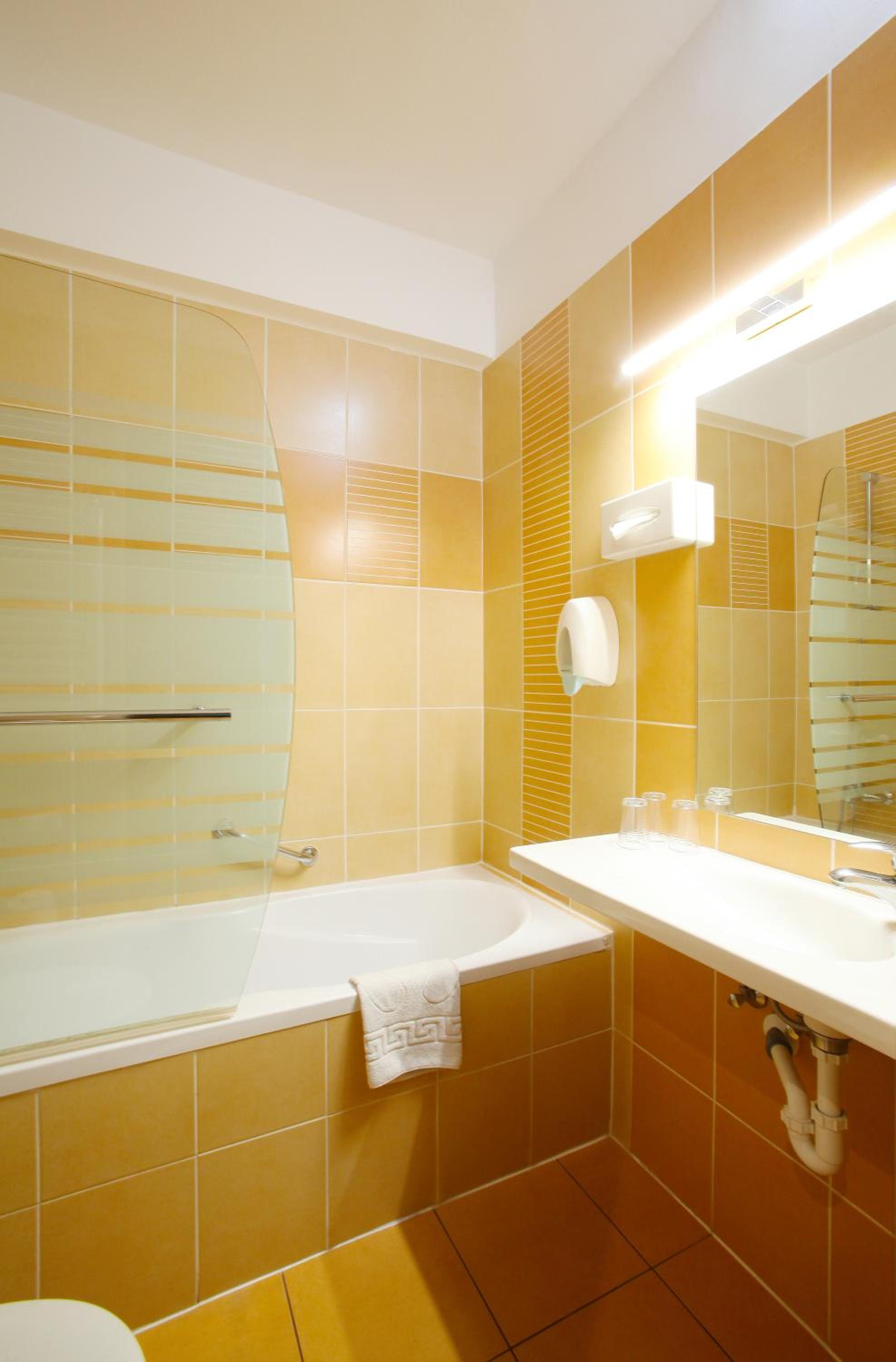 Comfort Triple Room - Photo 8