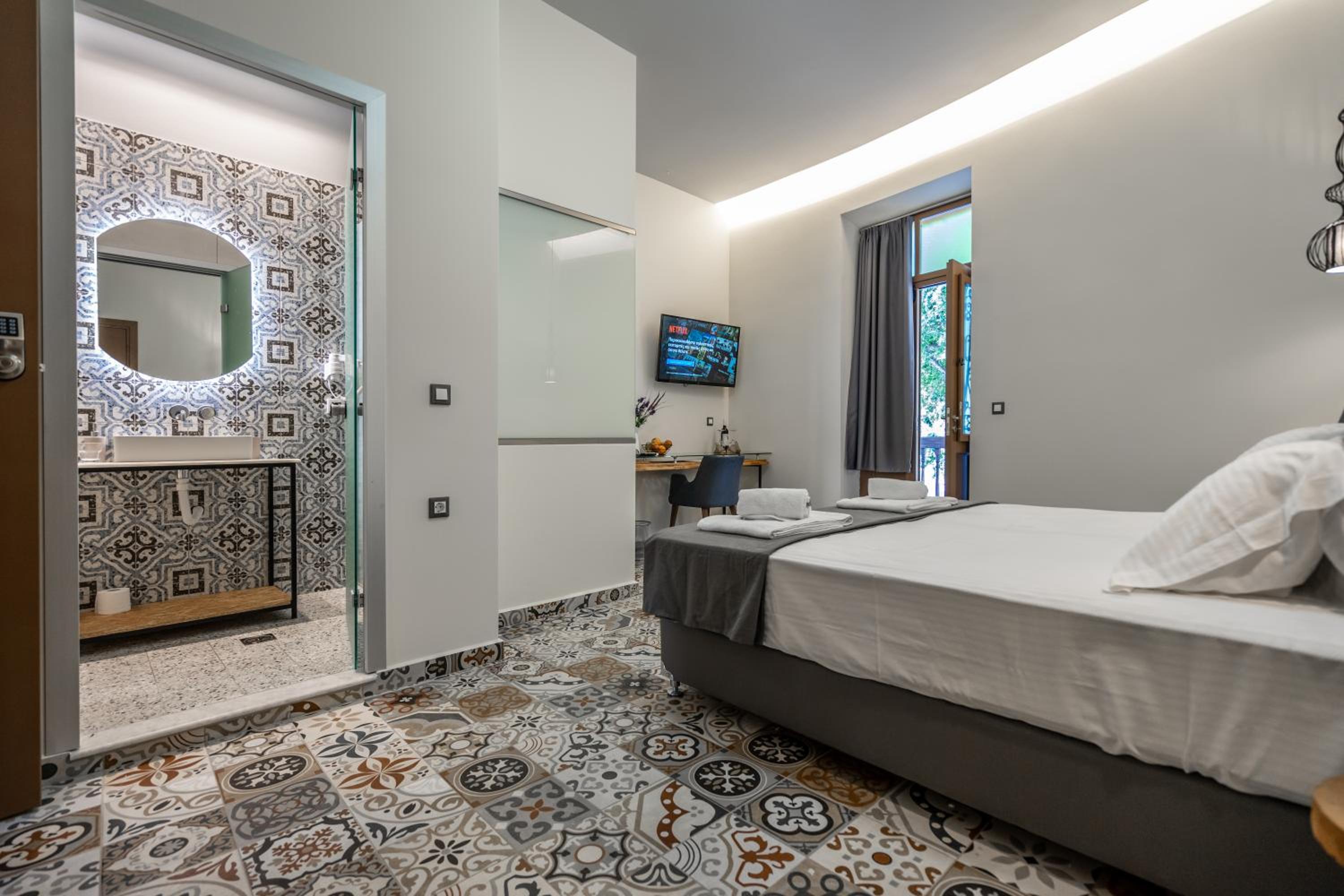 Standard Double Room - Photo 10
