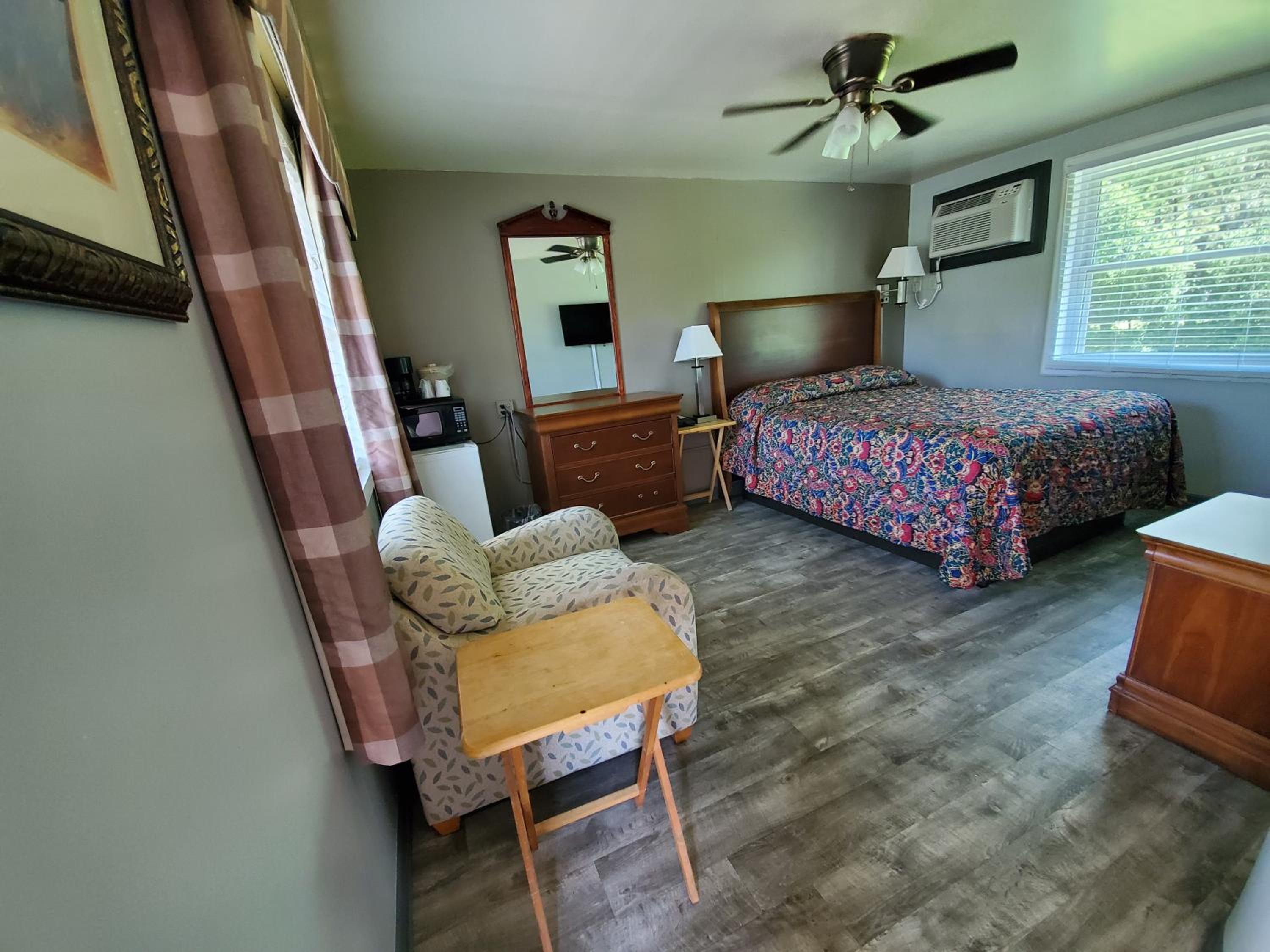 Queen Room photo 3