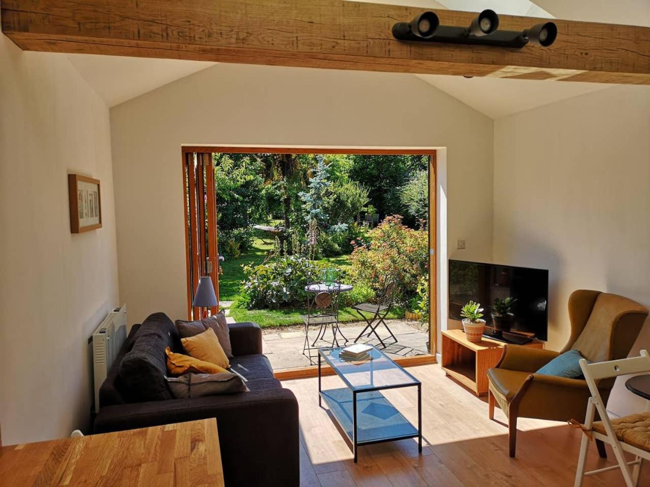 One-Bedroom House photo 2