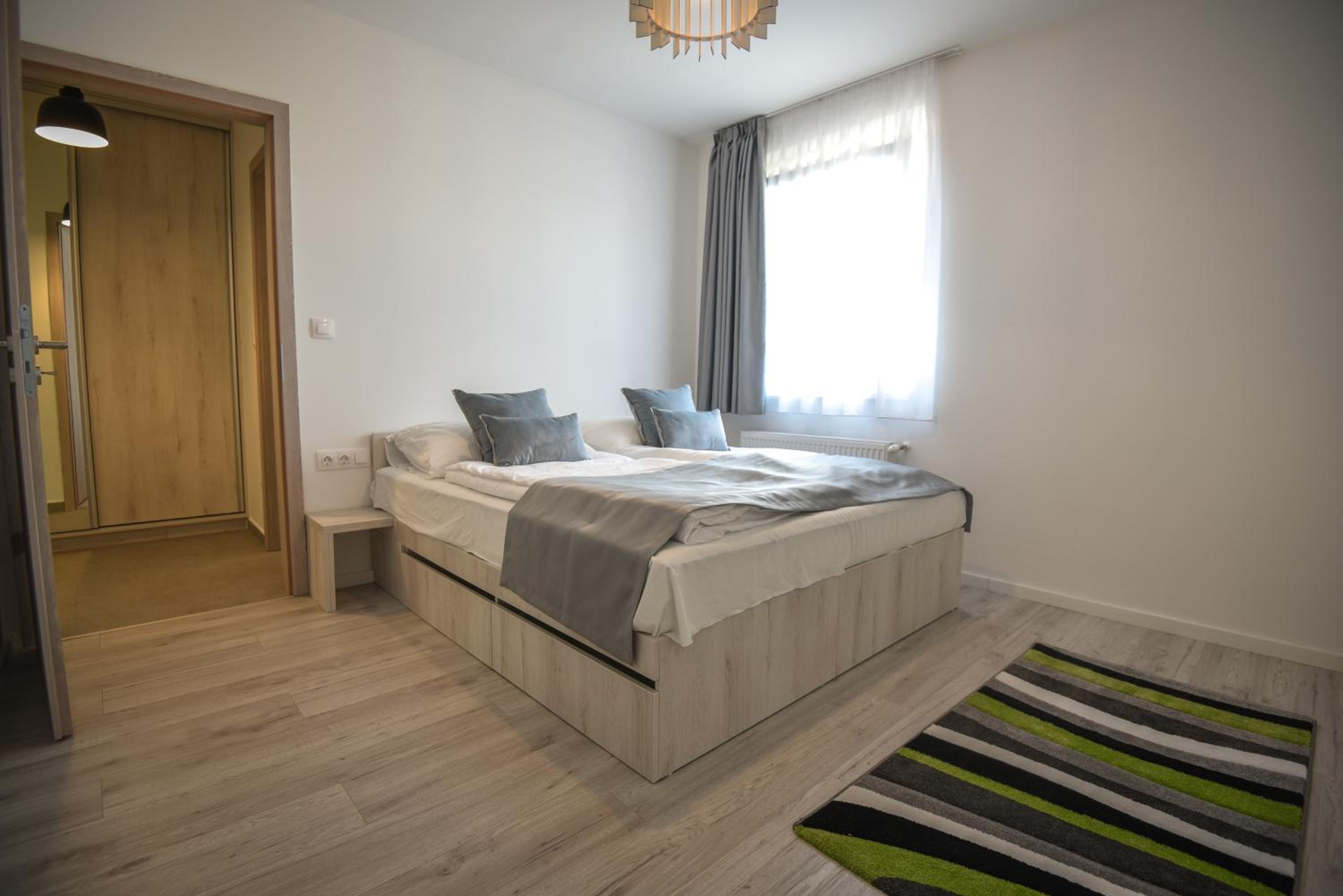 One-Bedroom Apartment - Photo 2