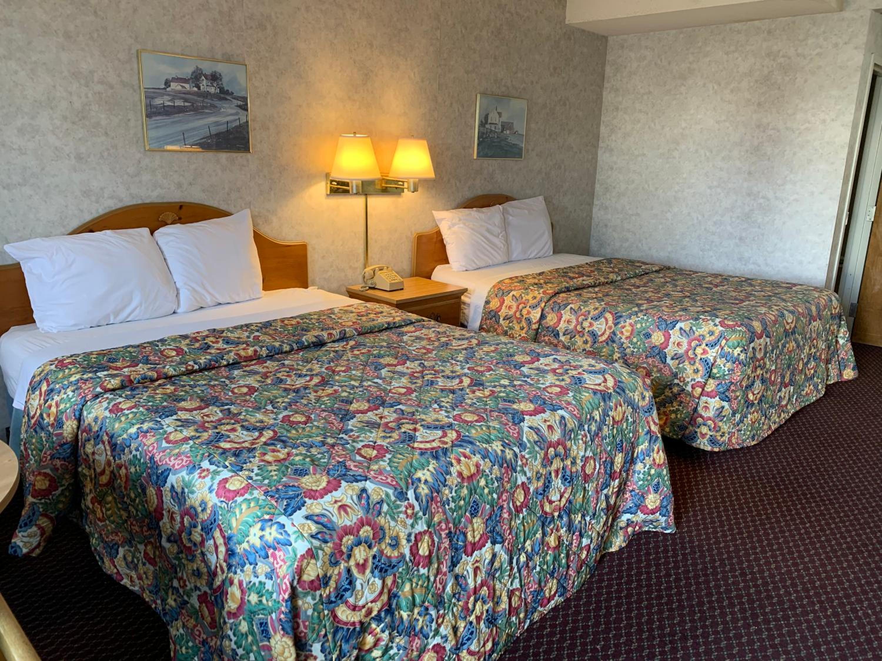 Queen Room with Two Queen Beds - Photo 6