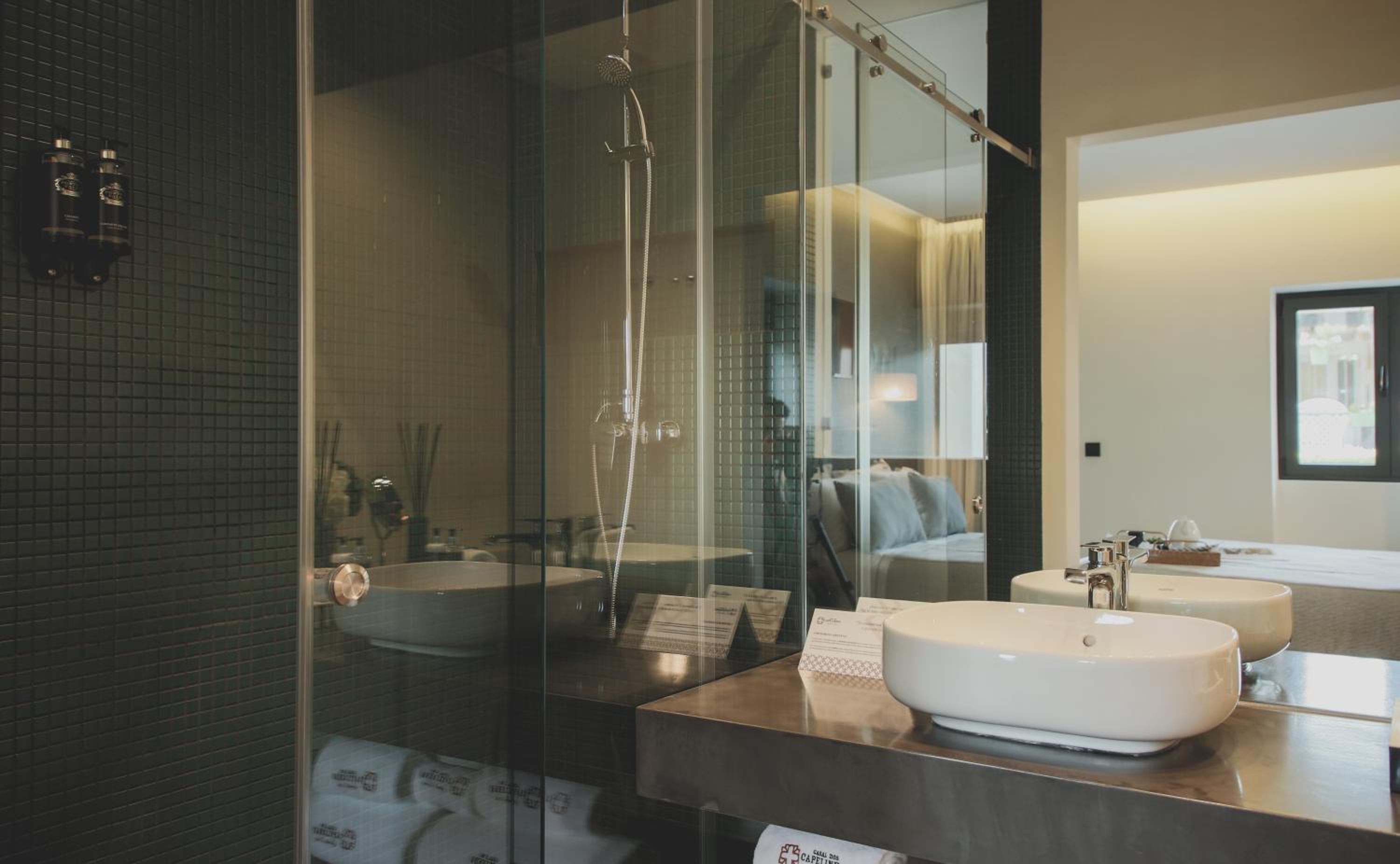 Deluxe Double Room with Balcony photo 2