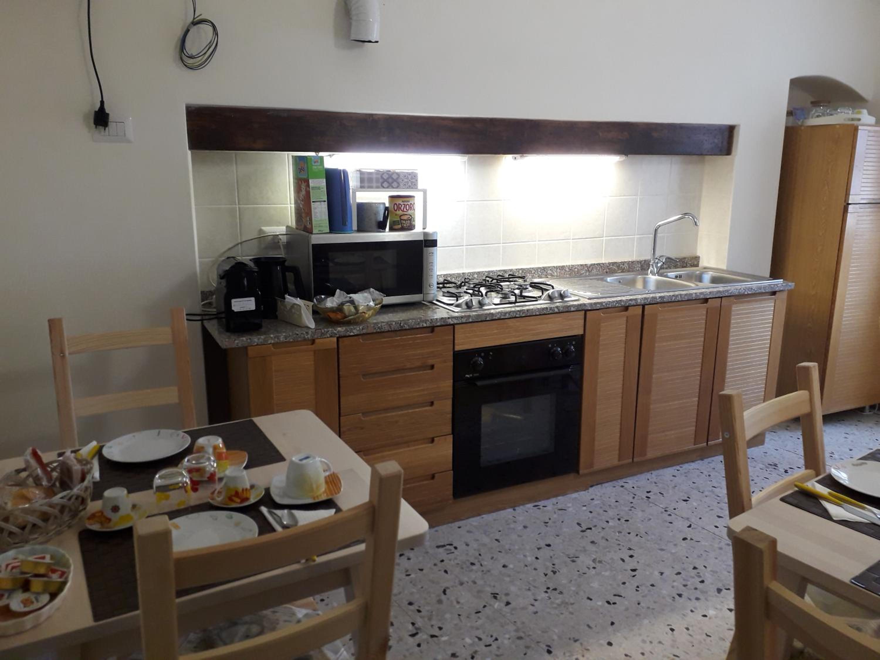Standard King Room - Photo 21