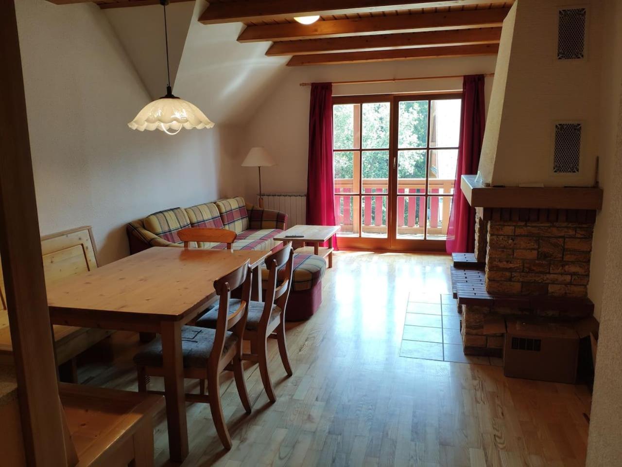 One-Bedroom Apartment - Photo 12