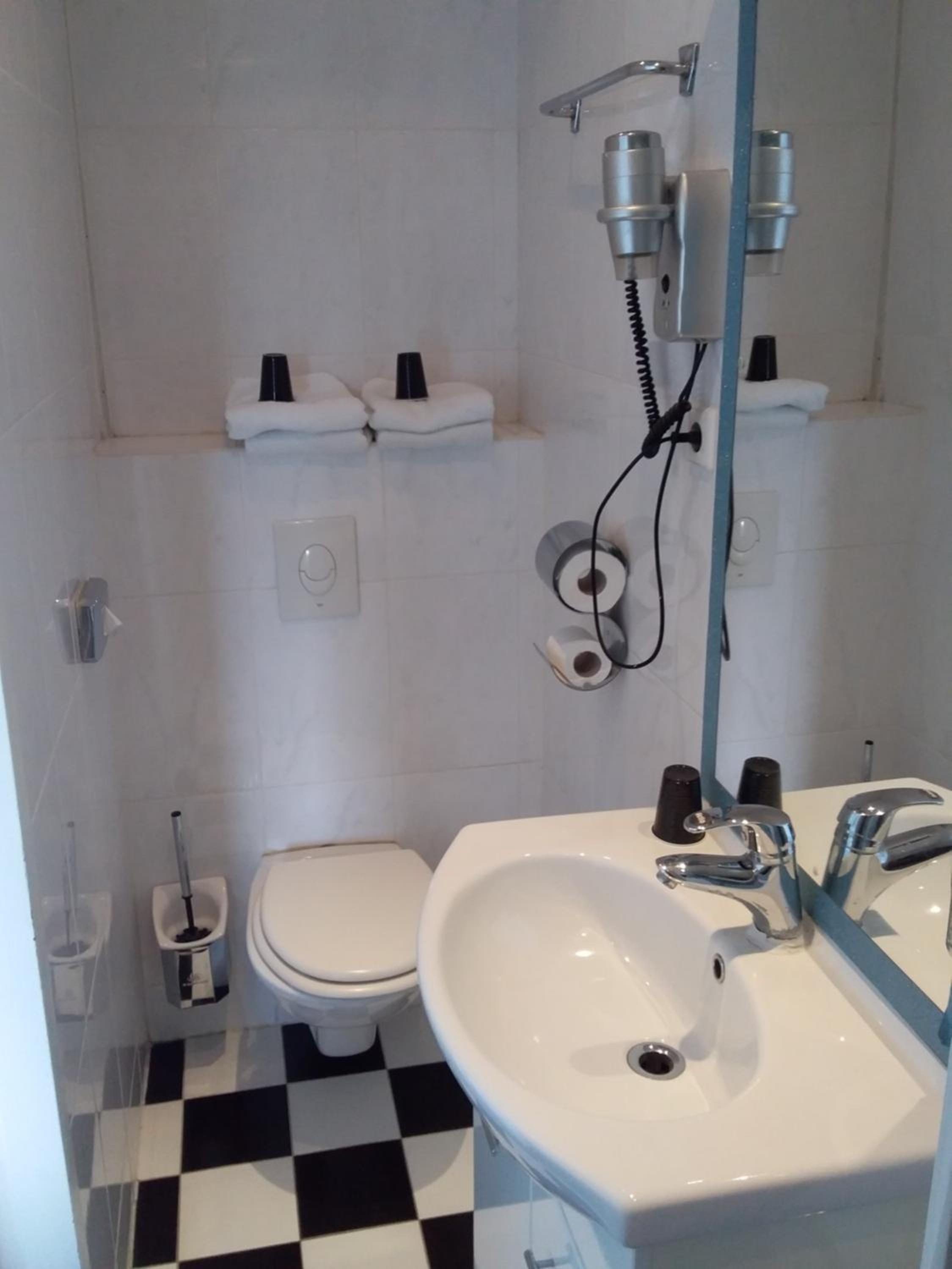 Standard Triple Room - Photo 26
