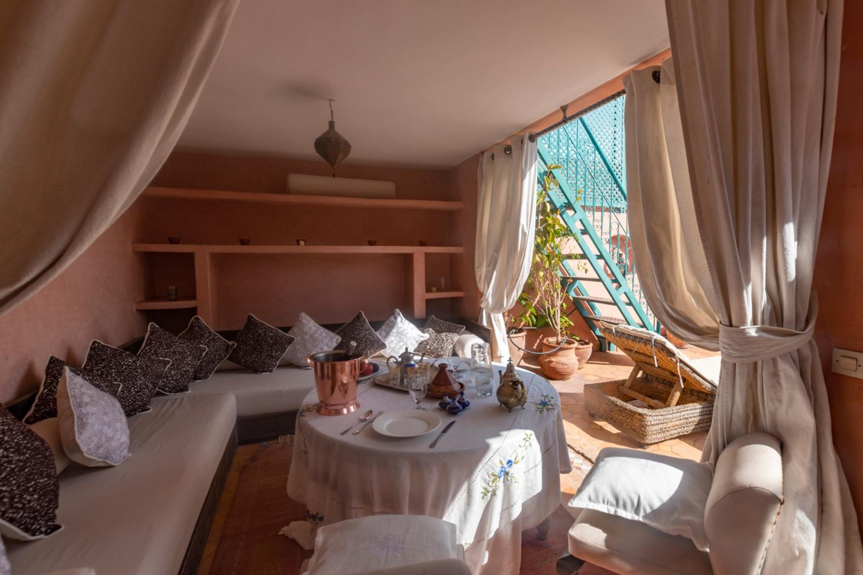 Deluxe Room - Photo 11
