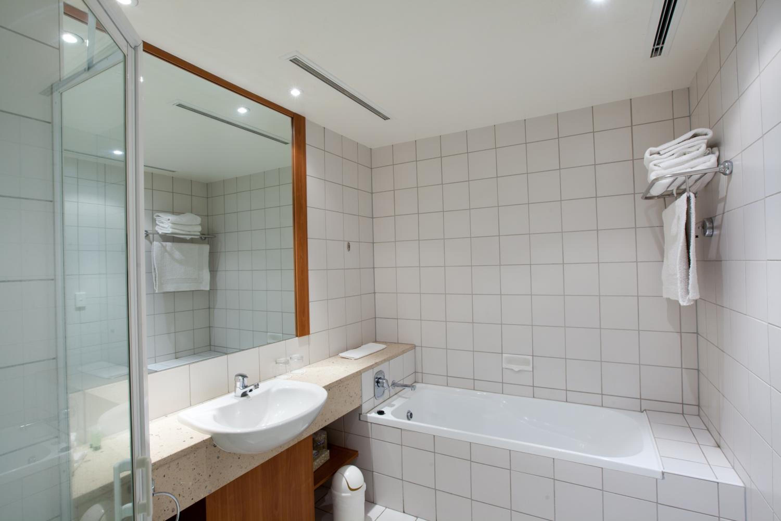 Deluxe King Room with Balcony and View - Photo 2