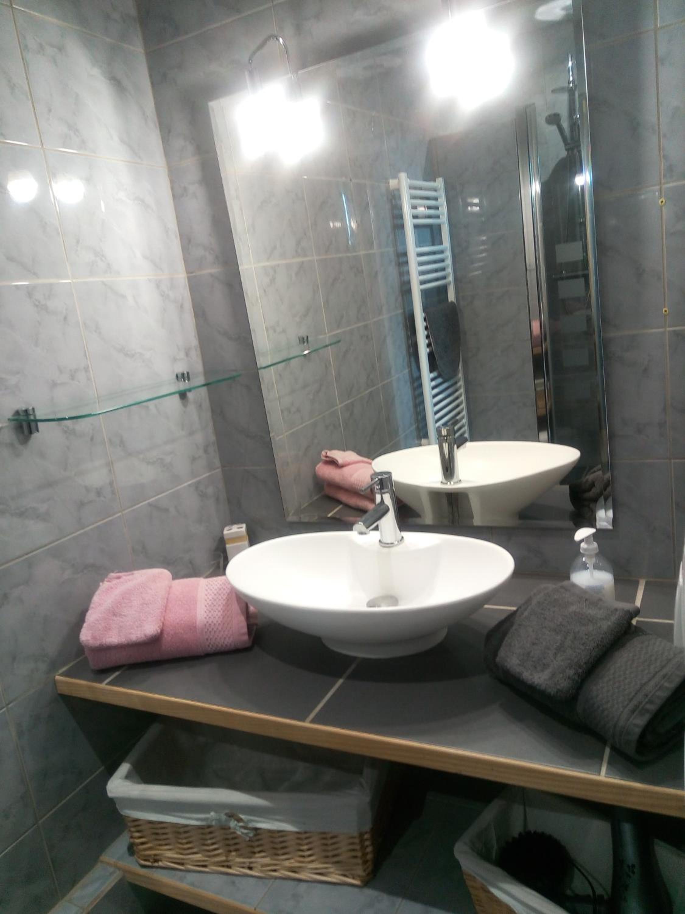 Double Room - Photo 8