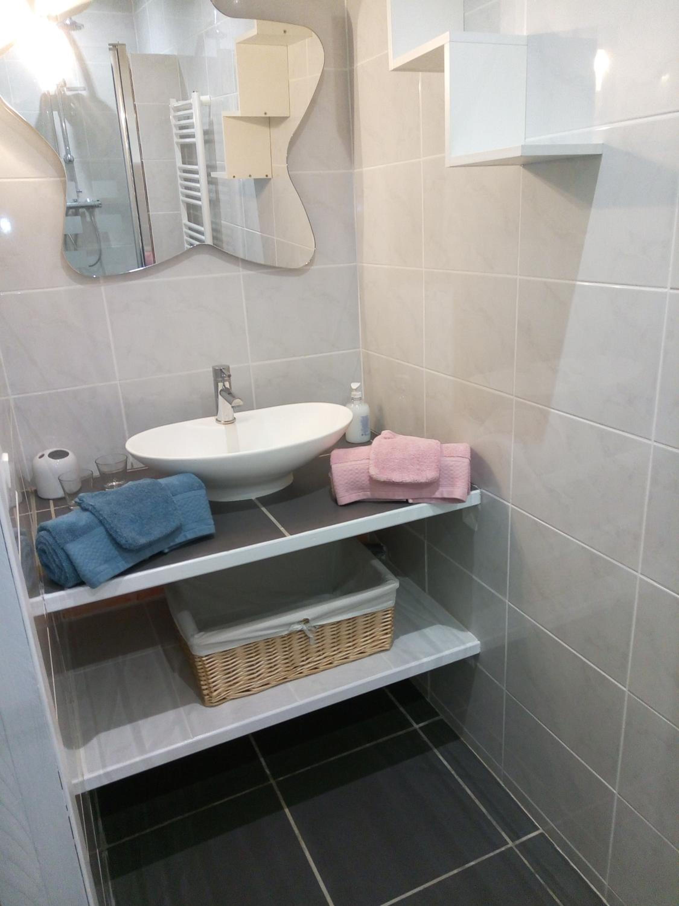 Double Room - Photo 7