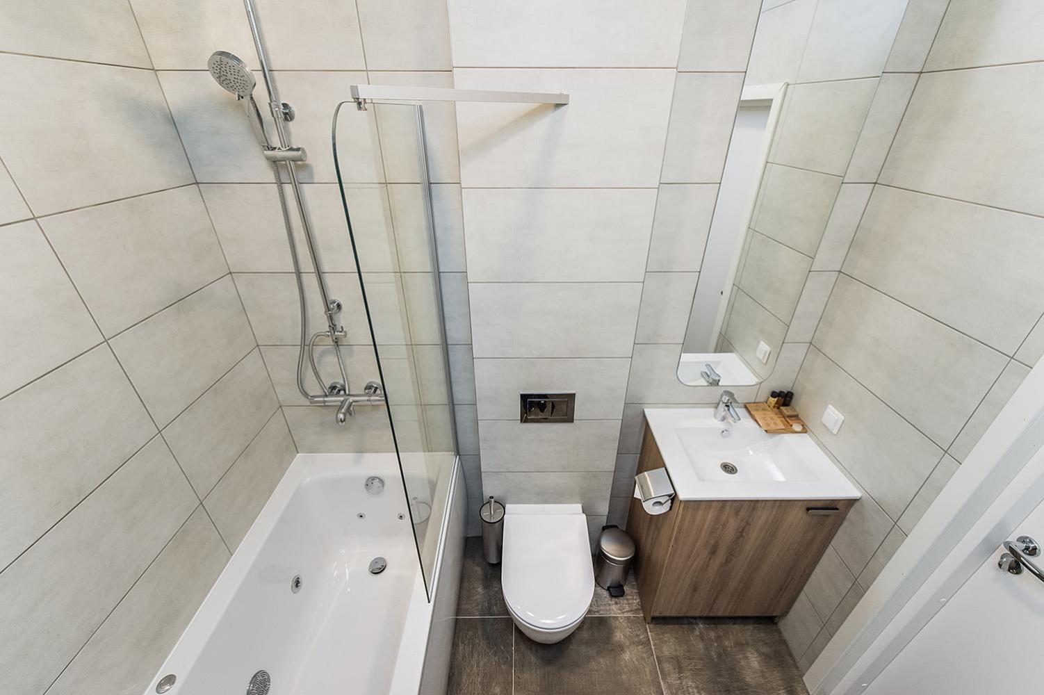 Family Apartment with Kitchen and Jet Bath - Photo 4