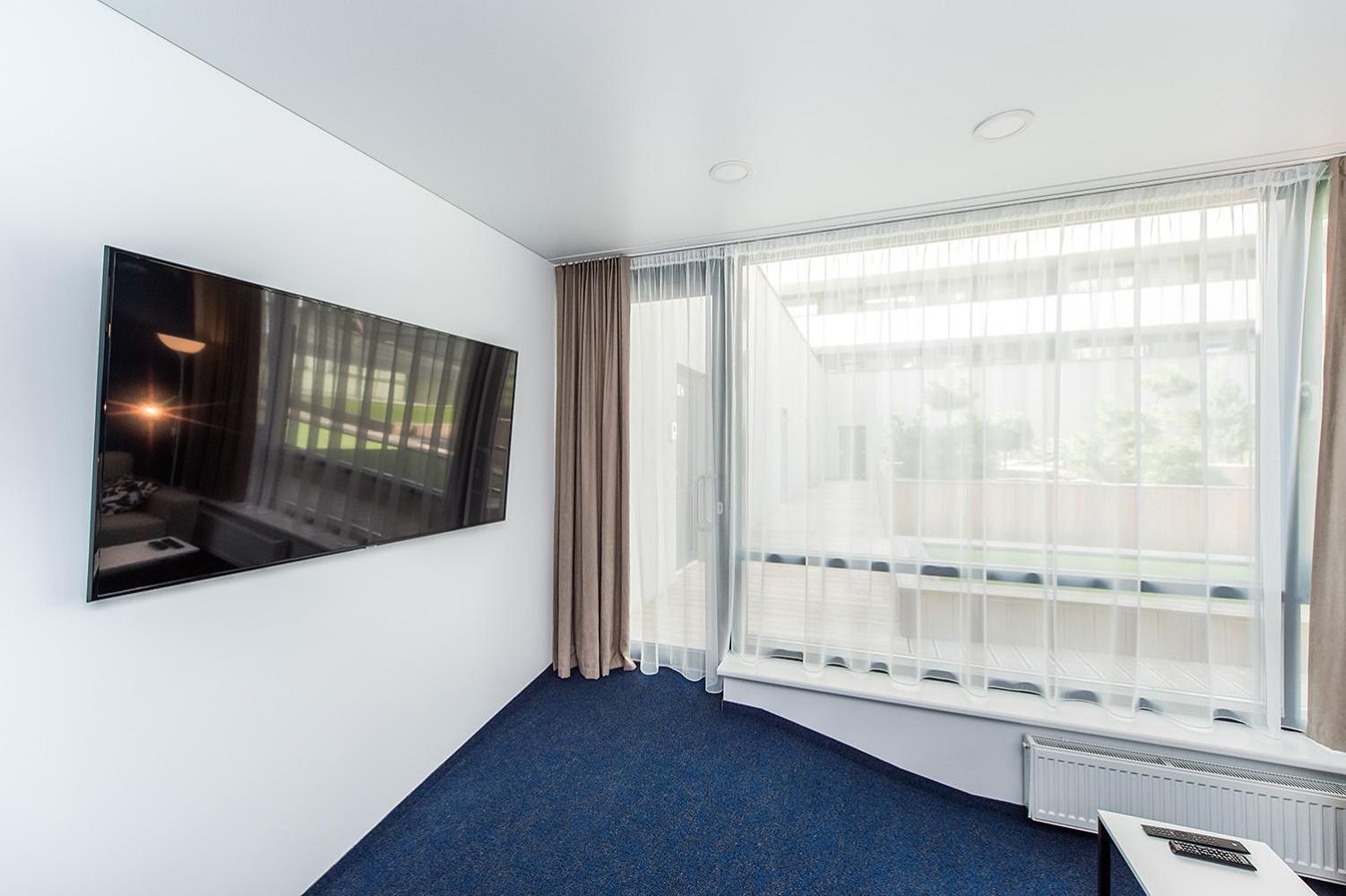 Family Apartment with Jet Bath - Photo 8