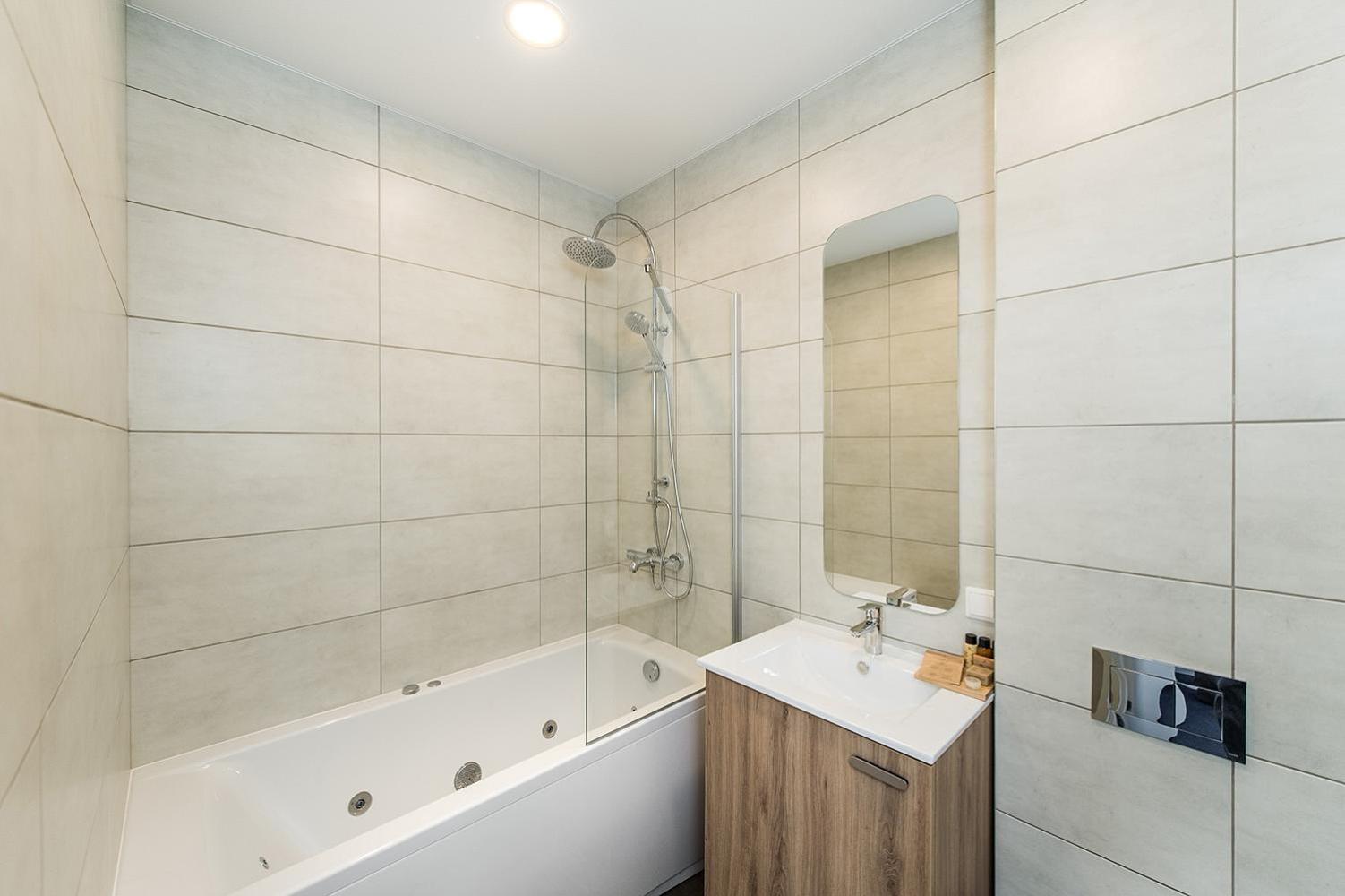 Deluxe Apartment with Jet Bath - Photo 3