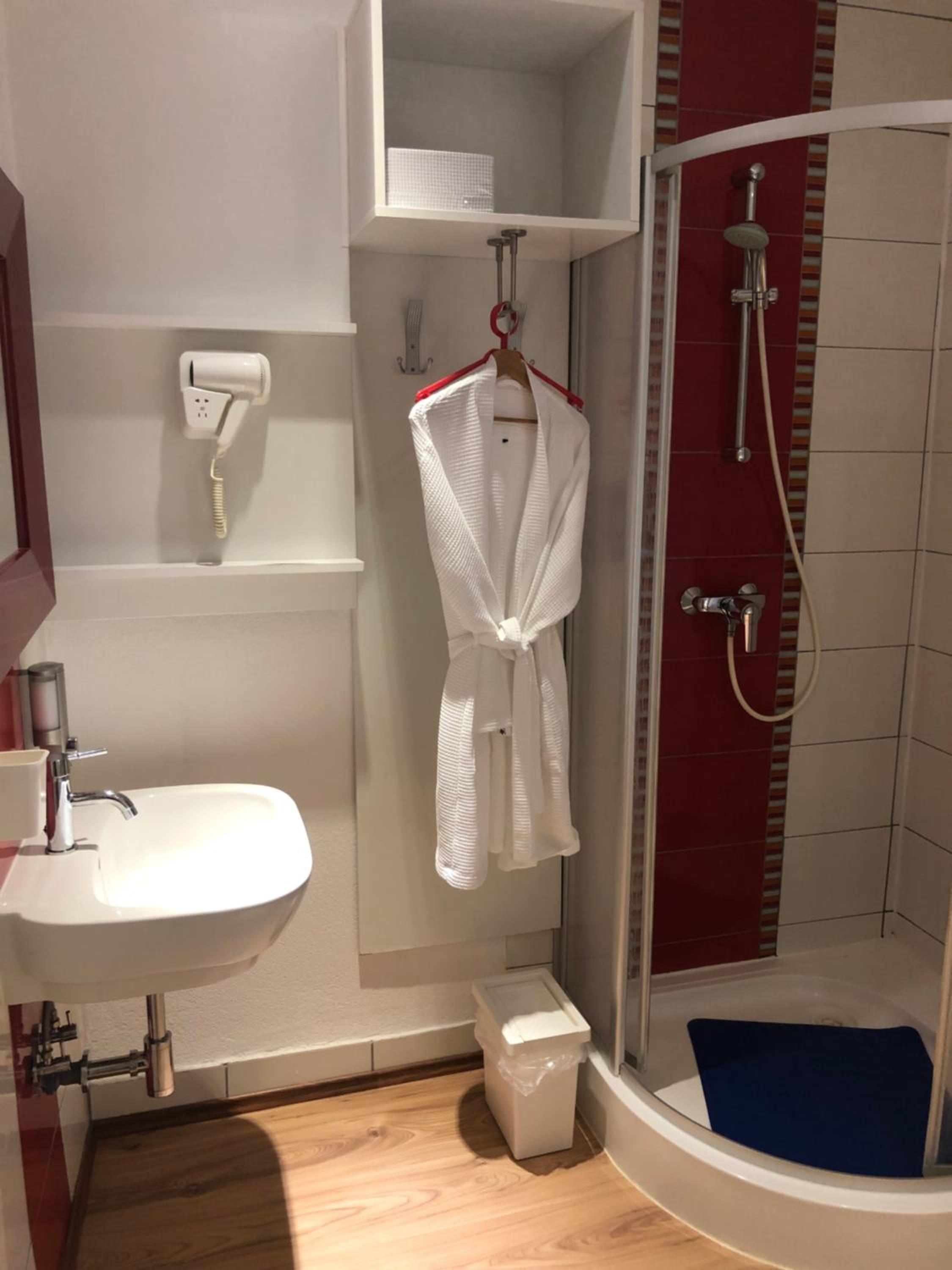 Single Room photo 3