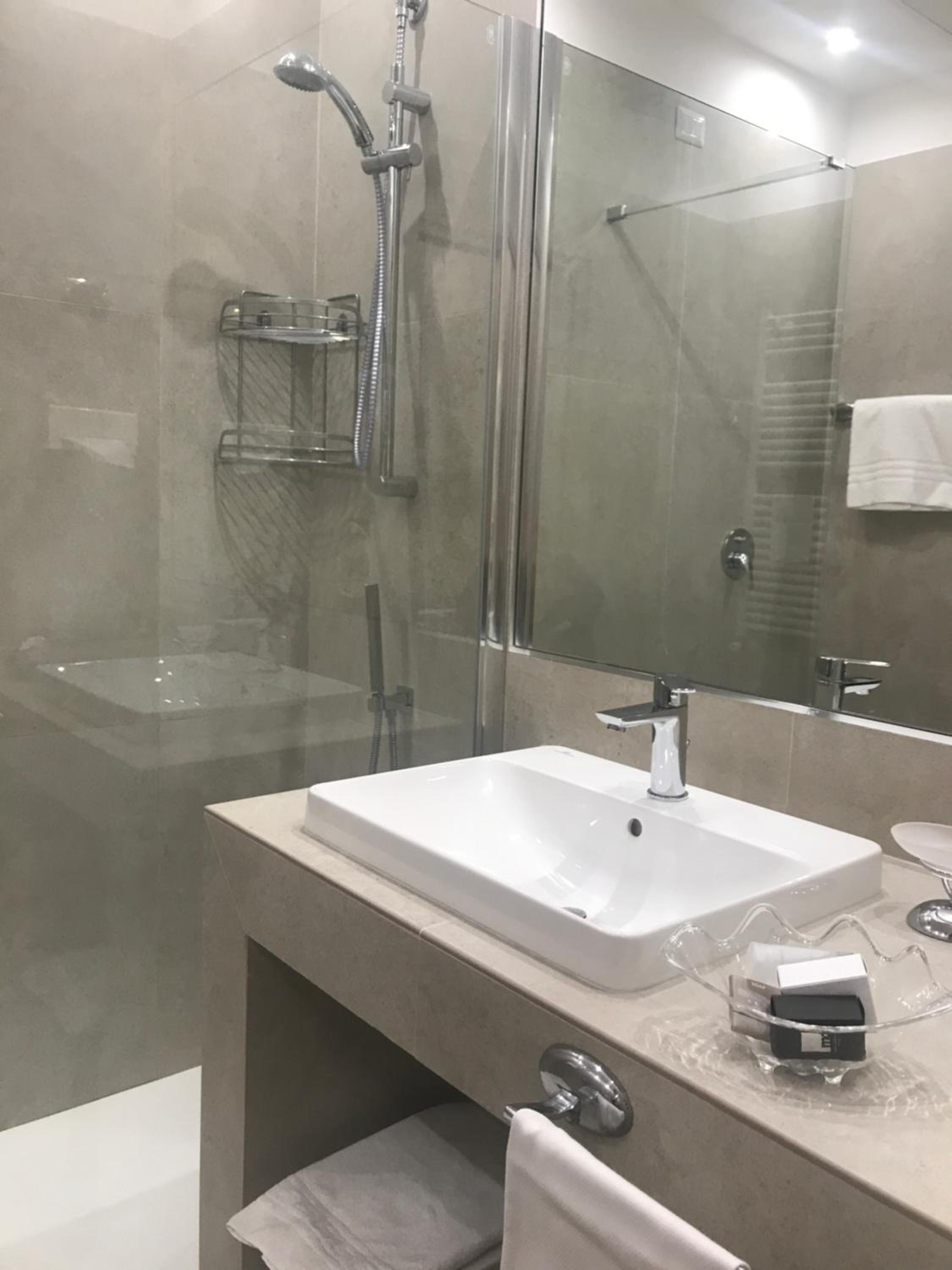 Classic Double Room - Photo 8