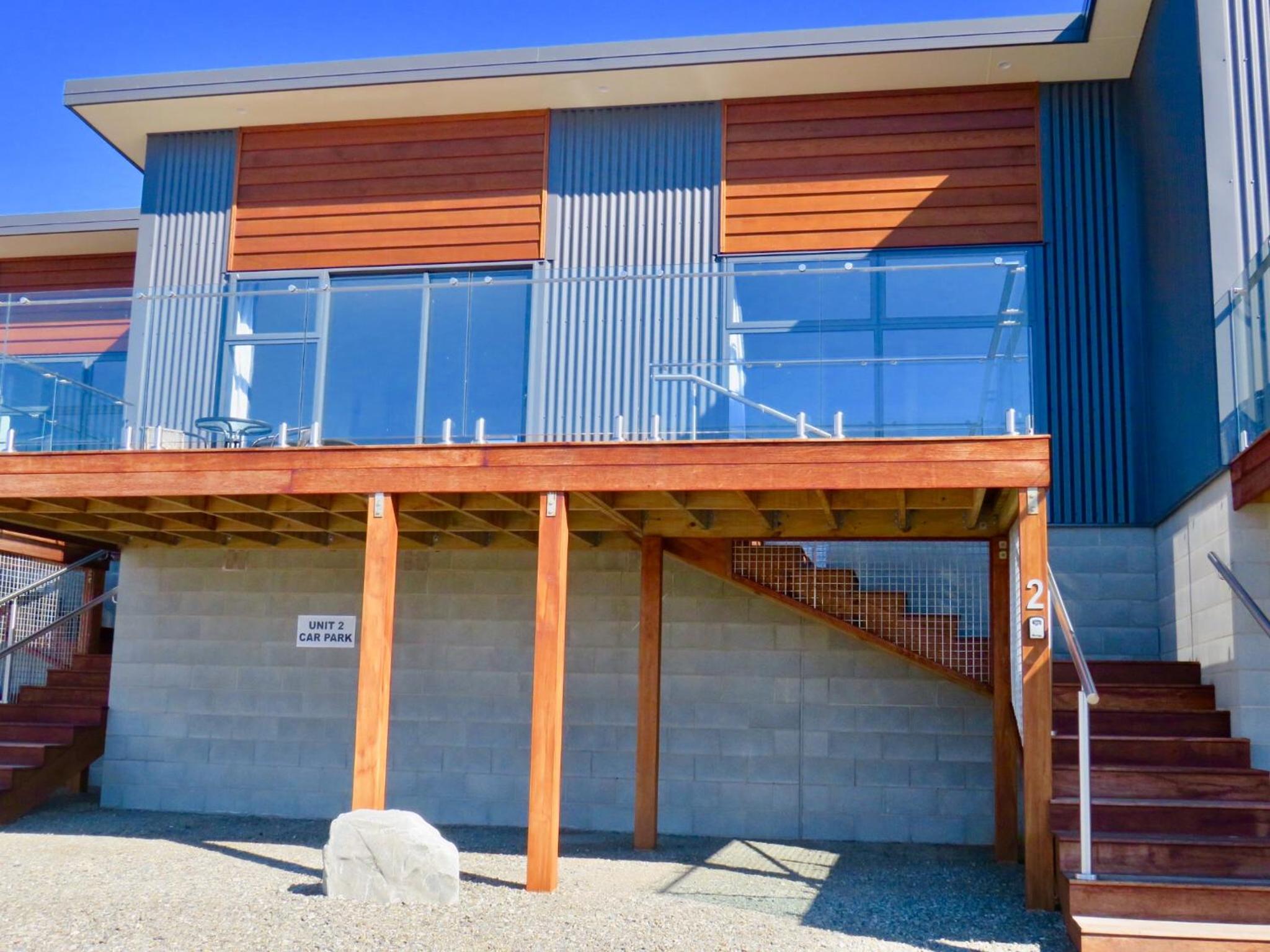 Apartment with Lake View - Photo 6