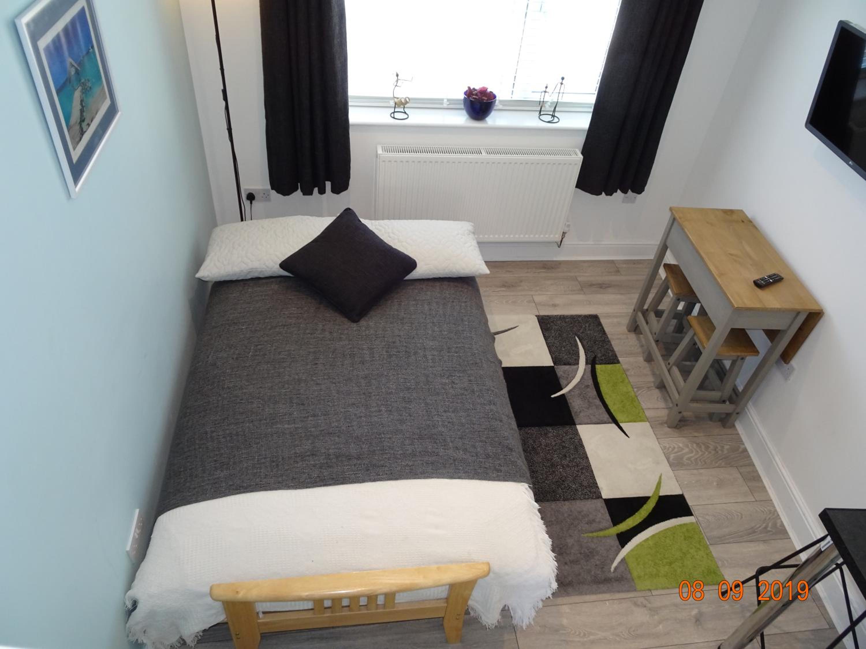 One-Bedroom Apartment - Photo 7