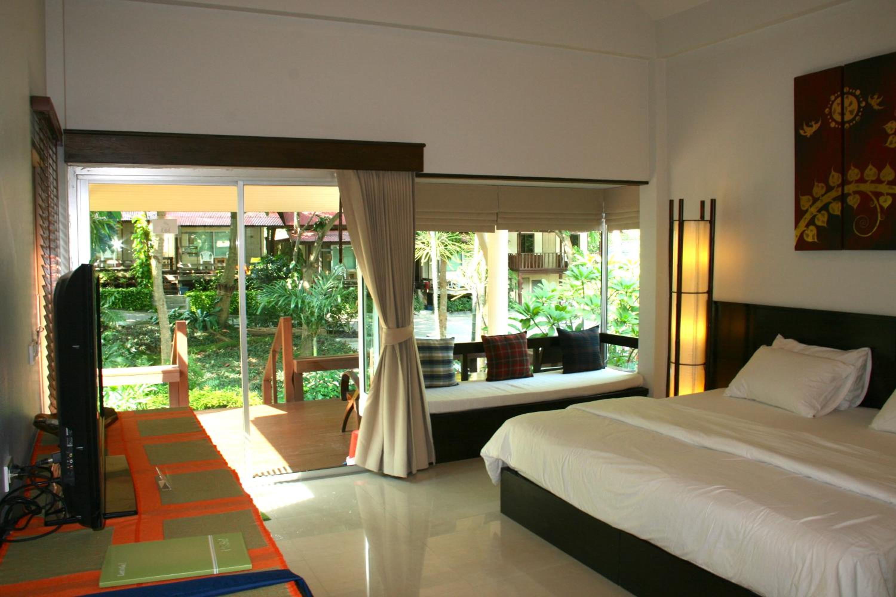 Suite with Living Room - Photo 5
